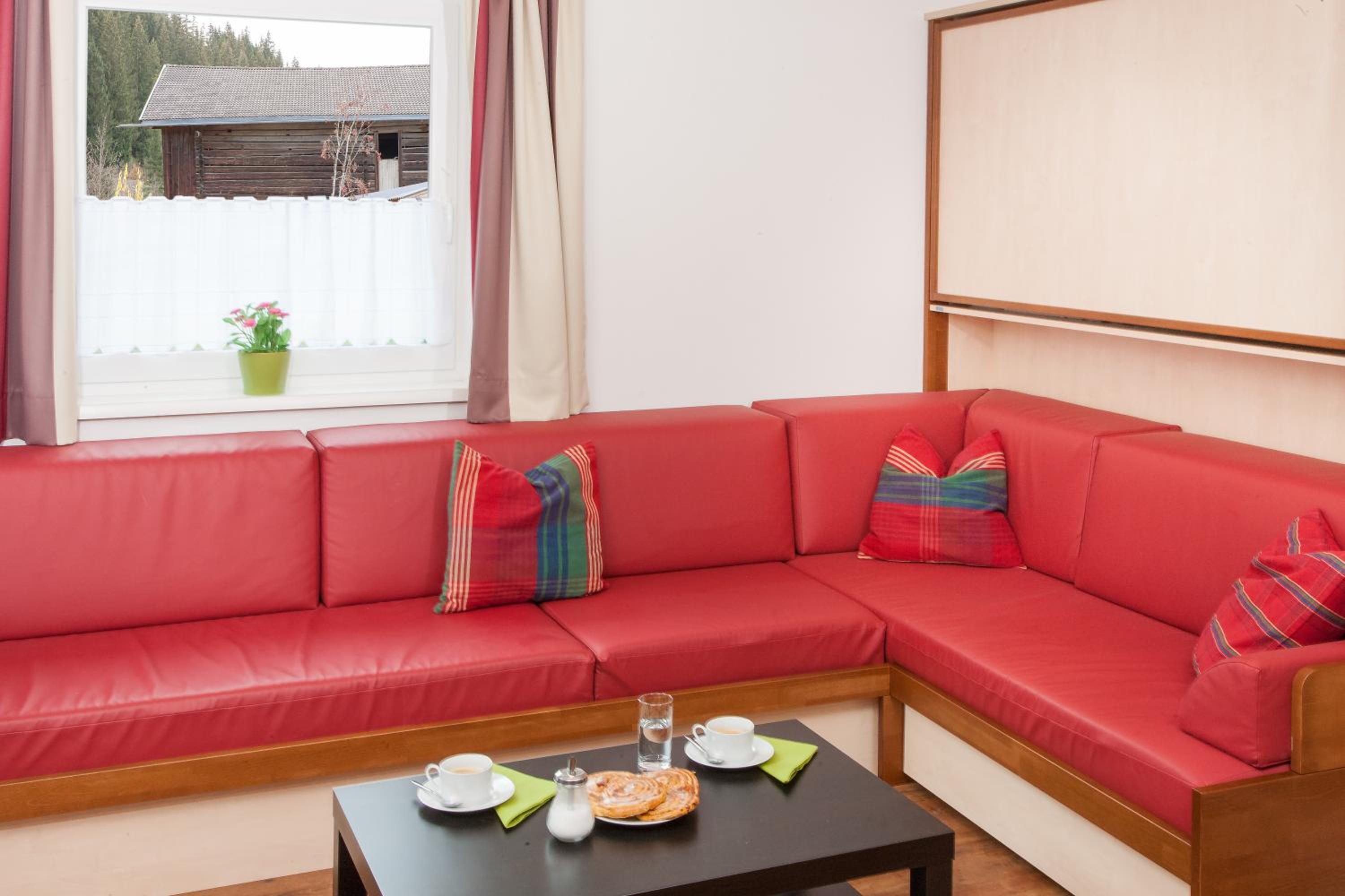 Apartment with Balcony - Photo 6