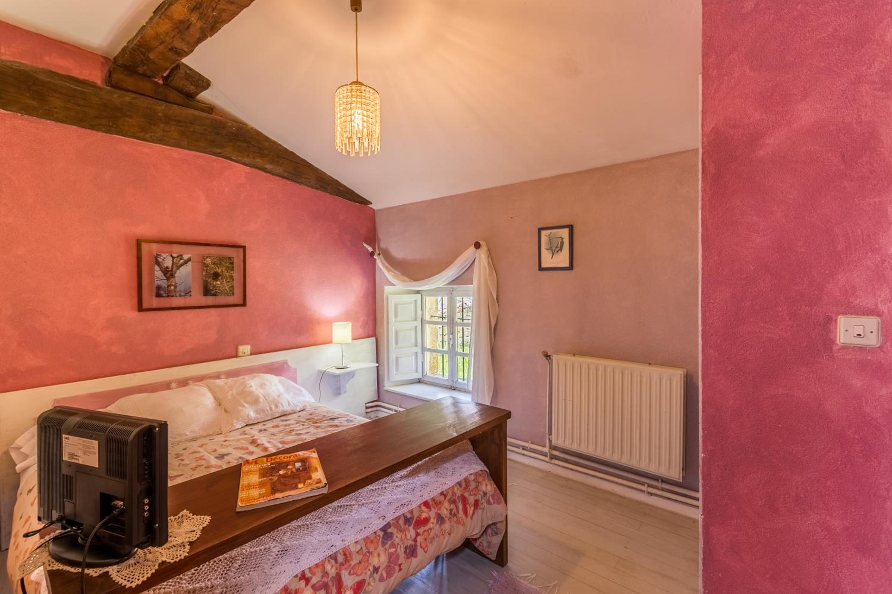 Seven-Bedroom House photo 3