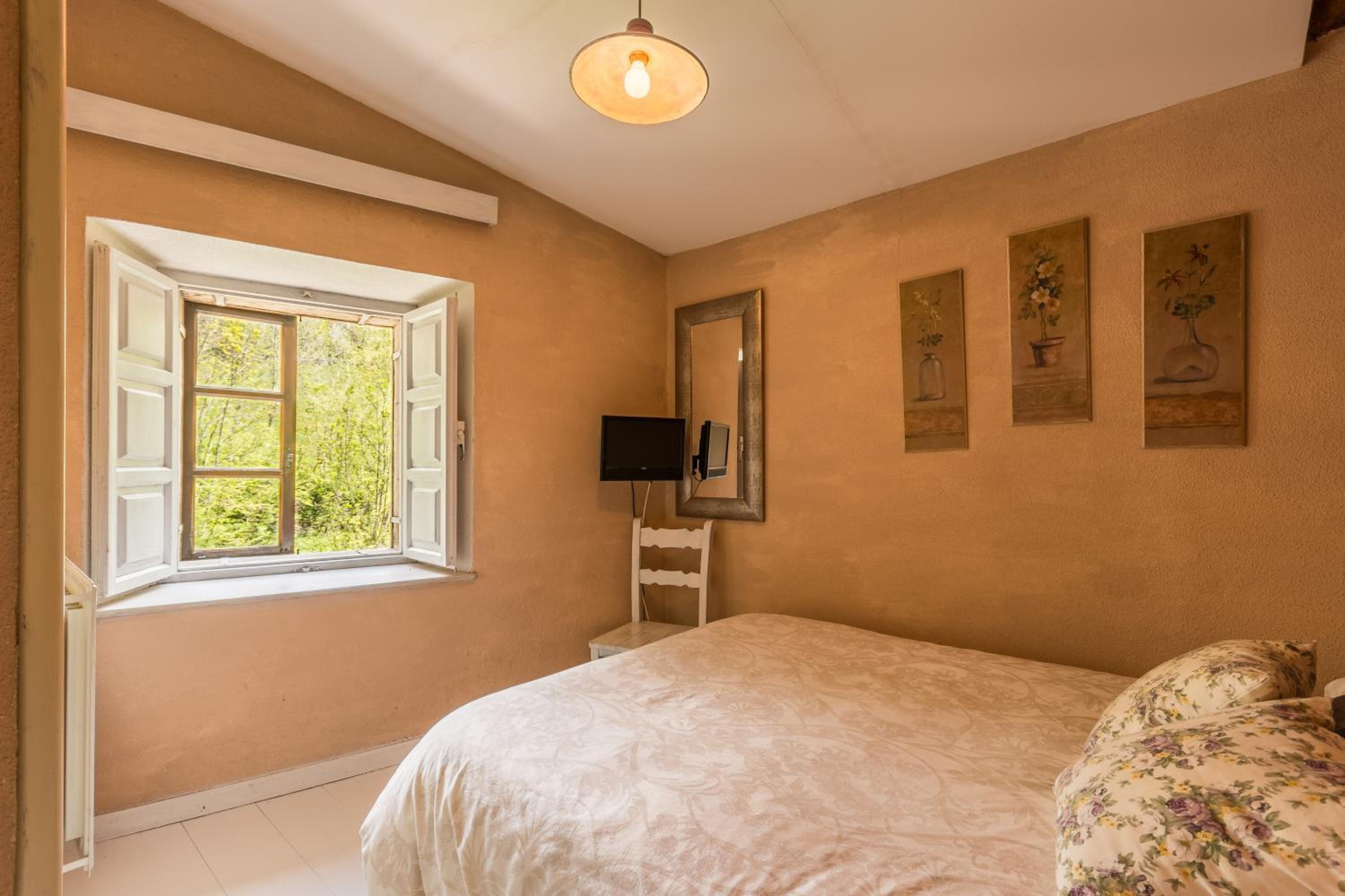 Seven-Bedroom House photo 2