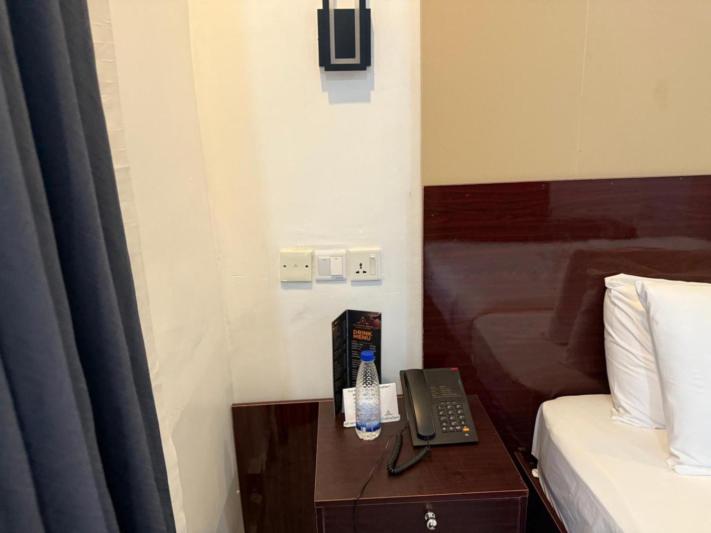 Single Room with Bathroom photo 2