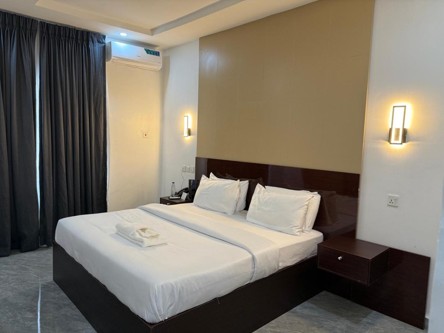 Single Room with Bathroom photo 3