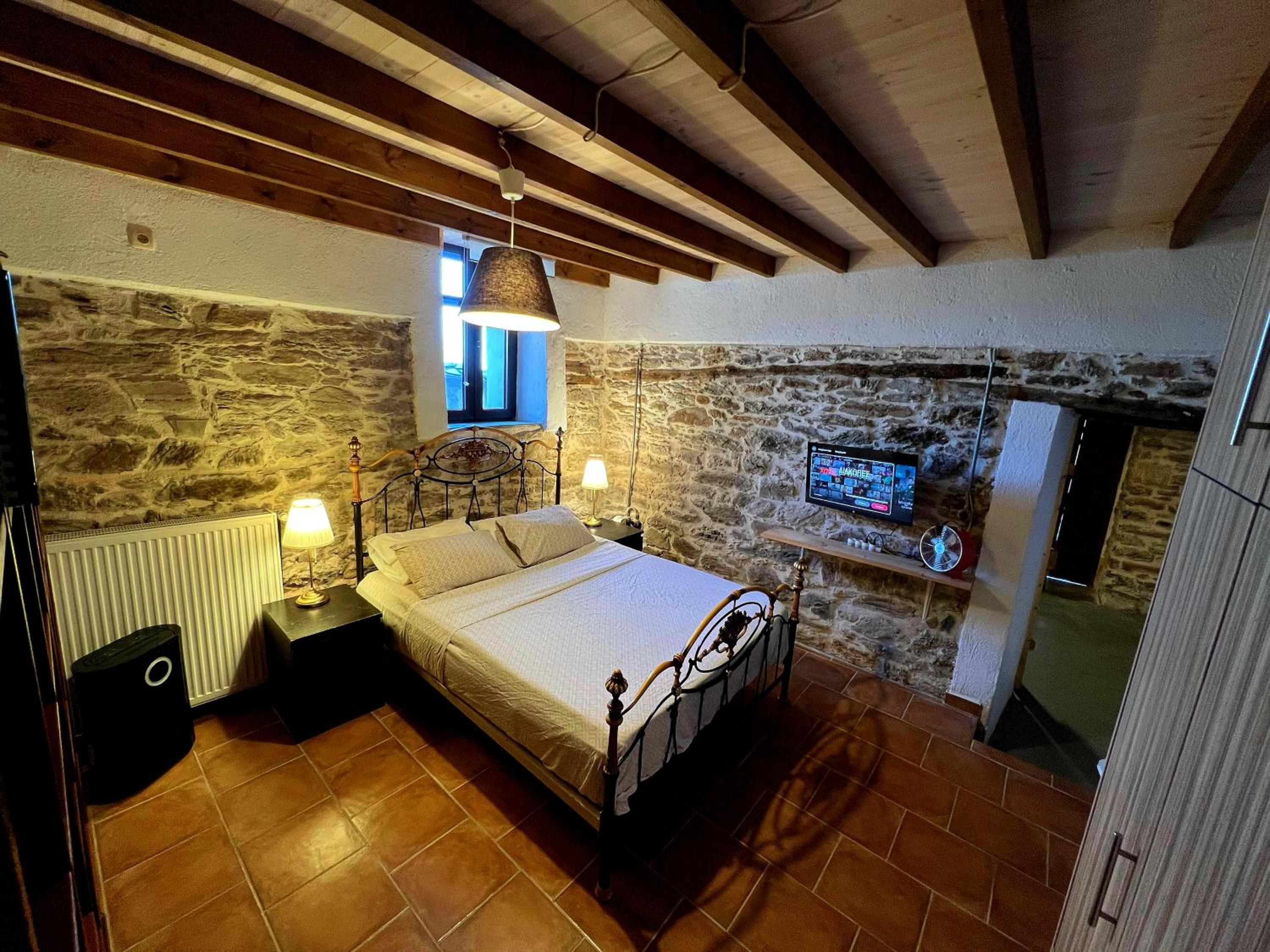 Deluxe King Room photo 1
