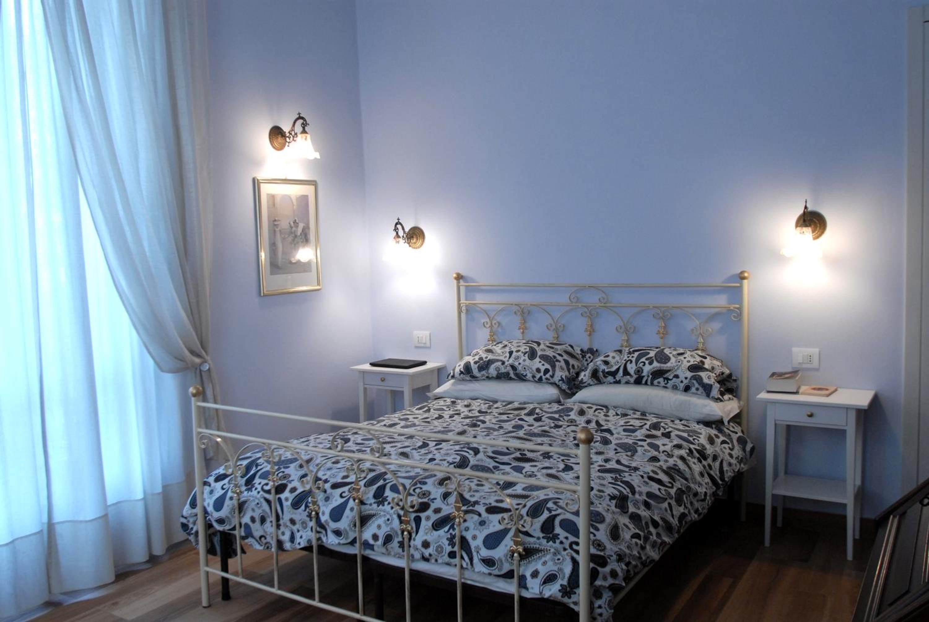 Deluxe Room with Private Bathroom photo 3