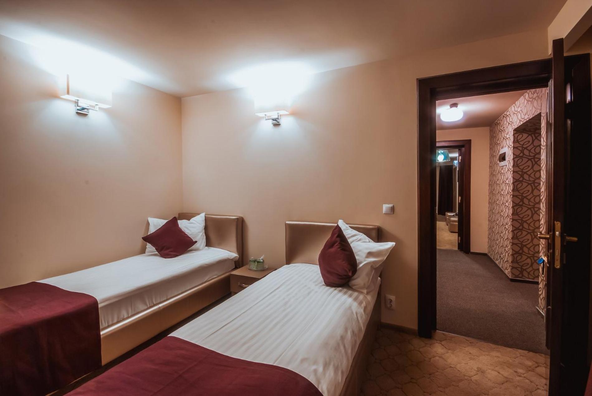 Twin Room - Photo 2