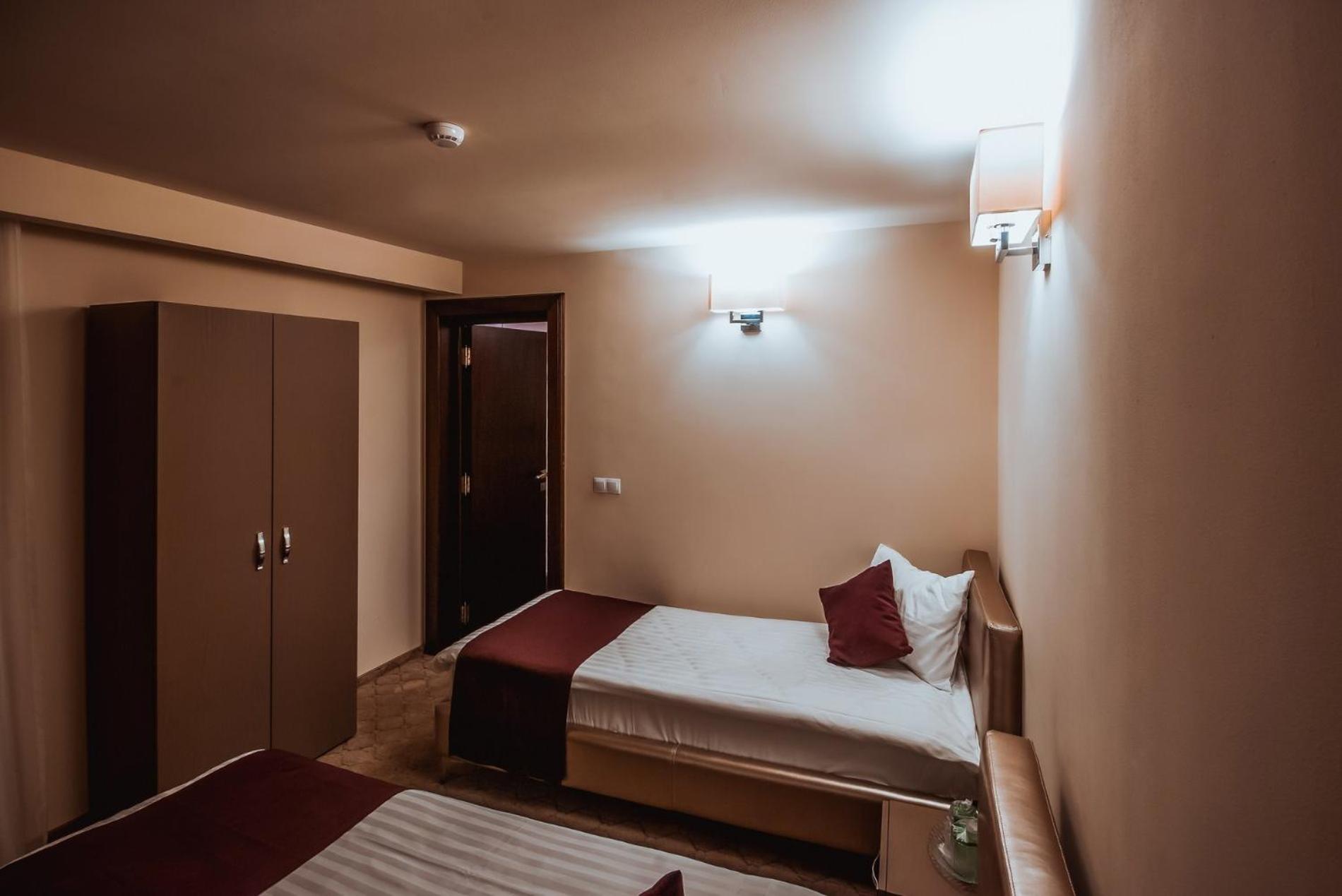 Twin Room - Photo 5