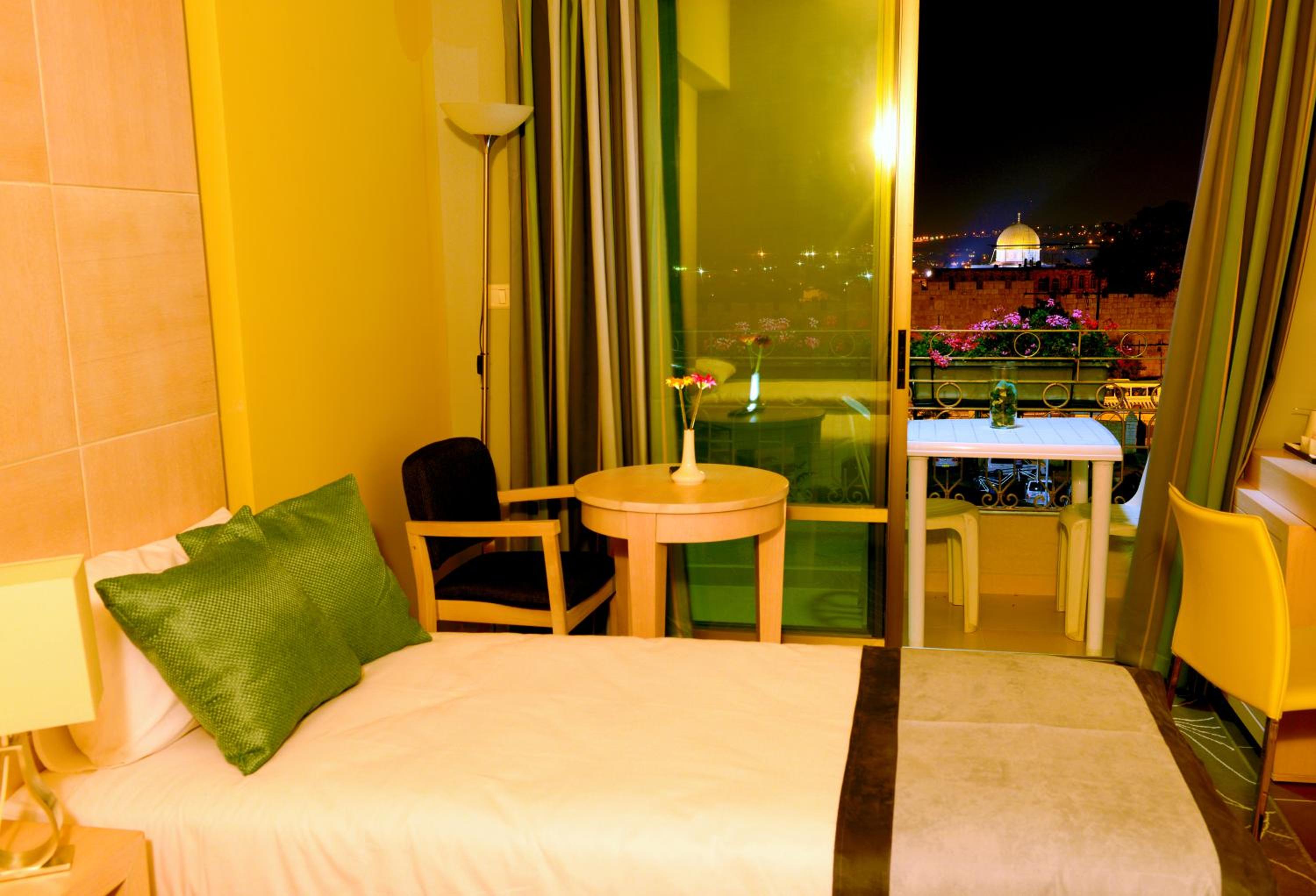 Standard Twin Room with City View photo 3