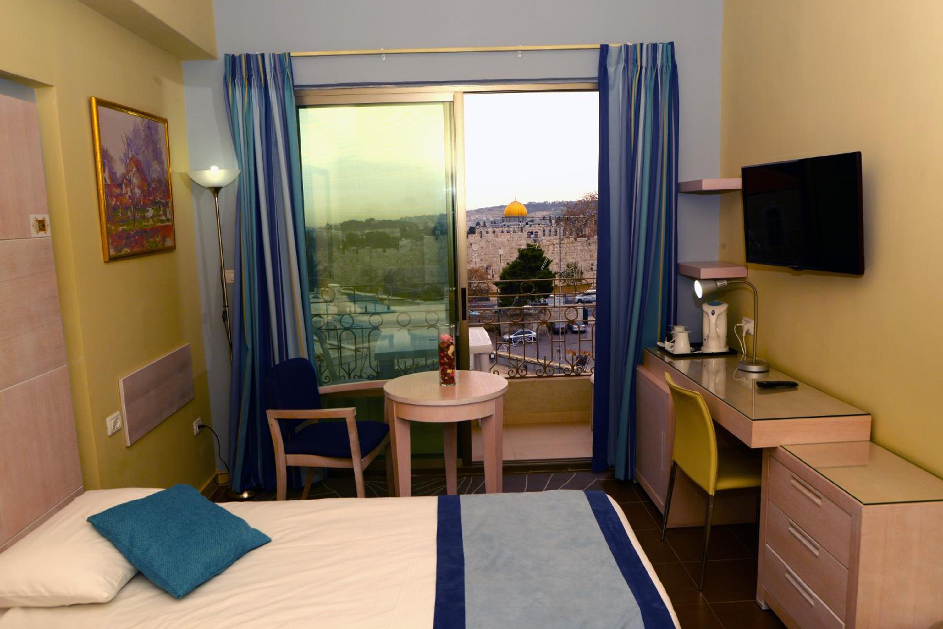 Standard Twin Room with City View photo 1