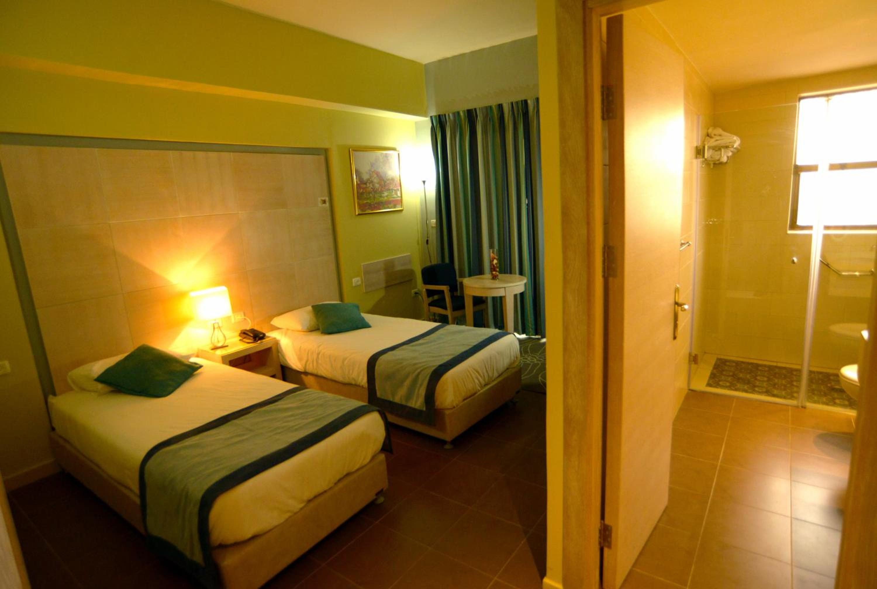 Standard Double Room - Photo 6