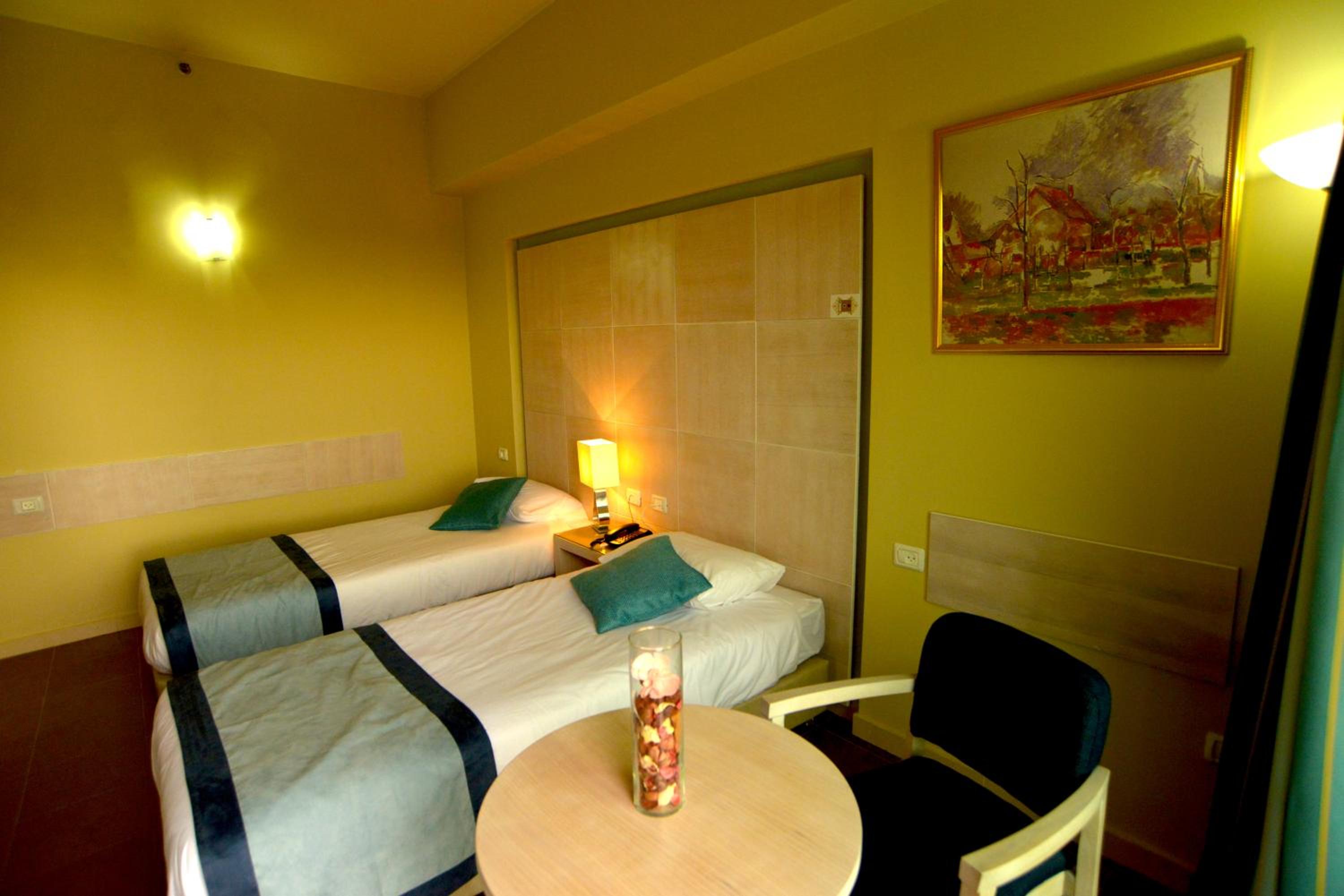 Standard Double Room - Photo 8