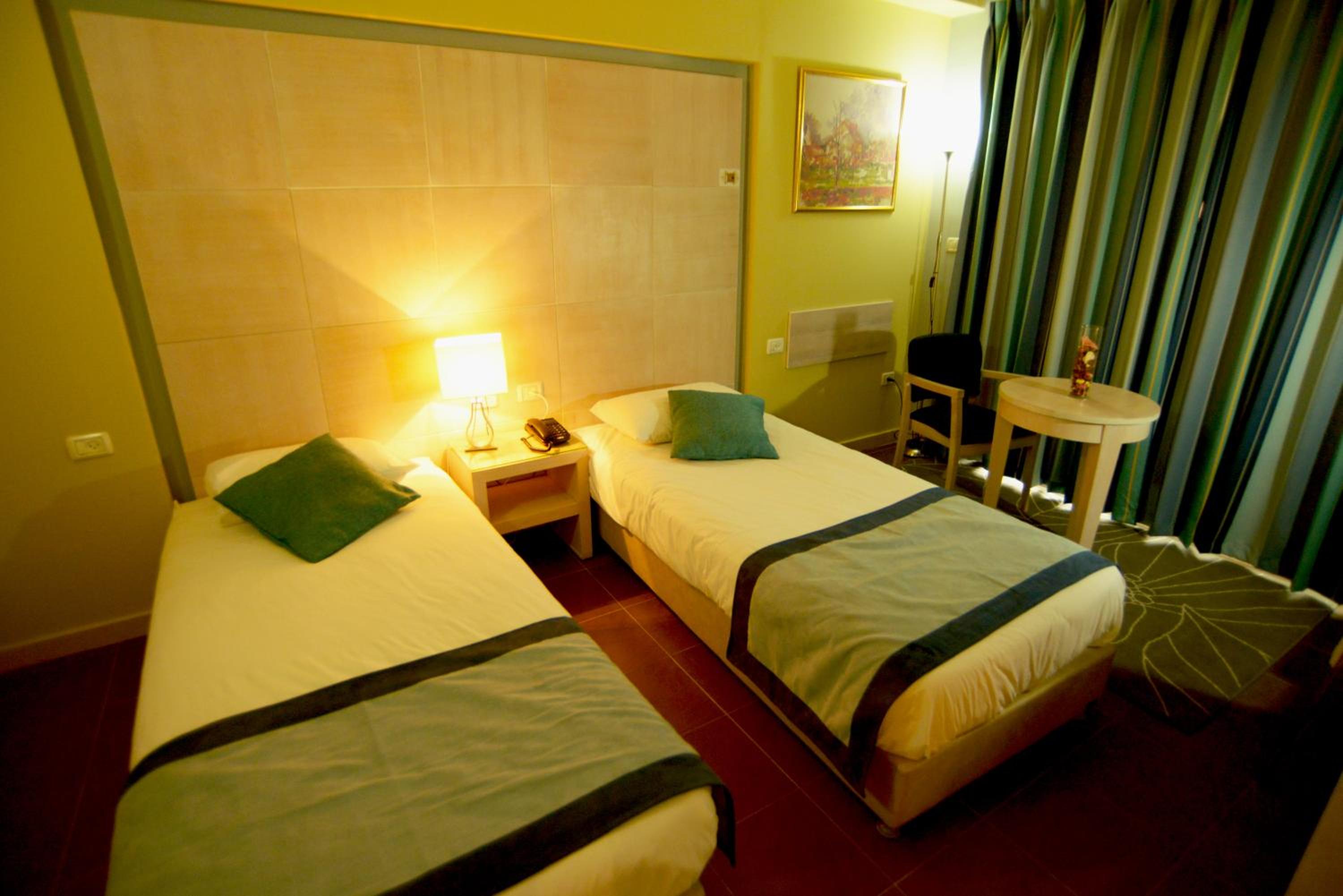 Standard Twin Room - Photo 1