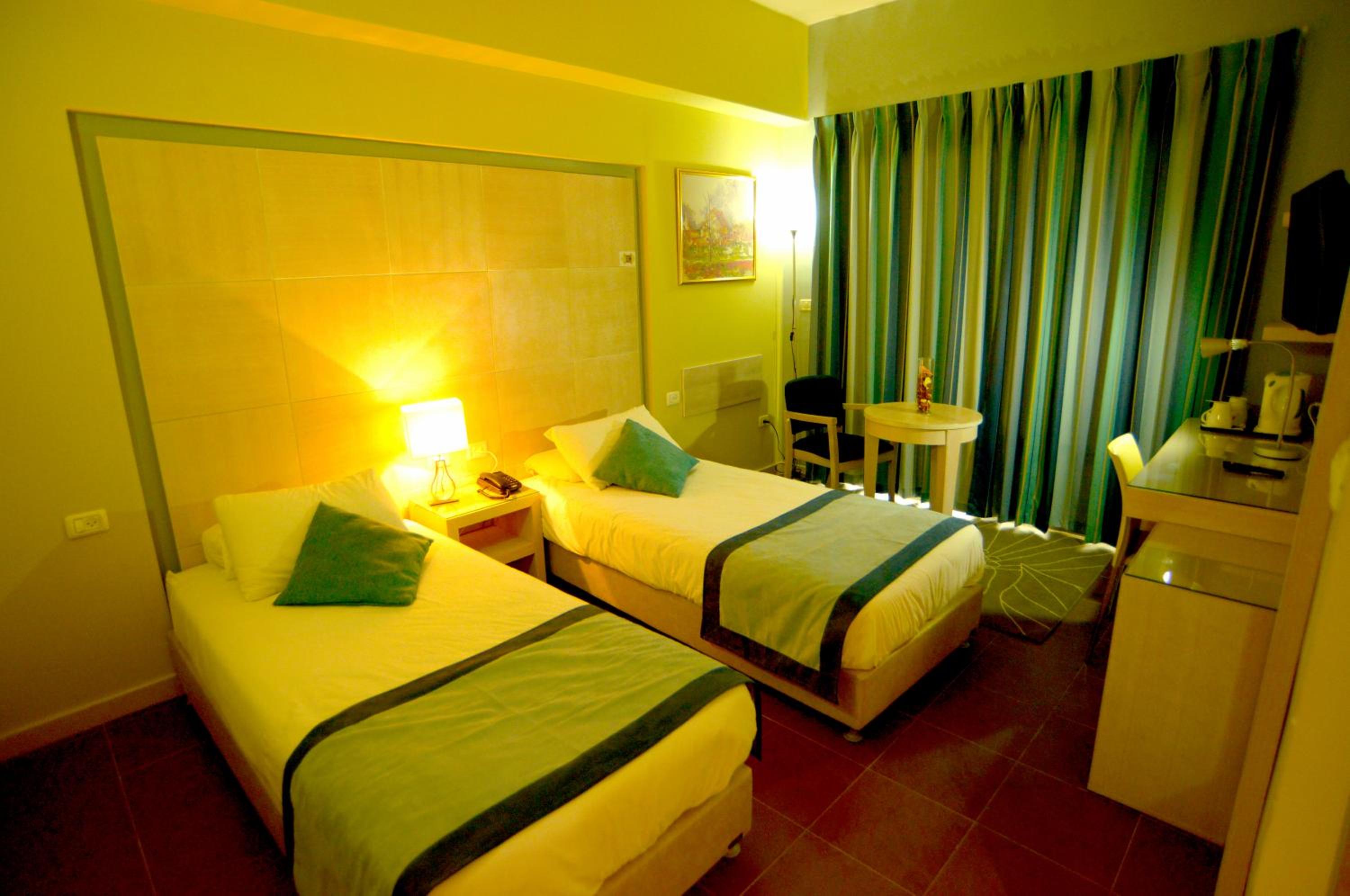 Standard Double Room - Photo 10