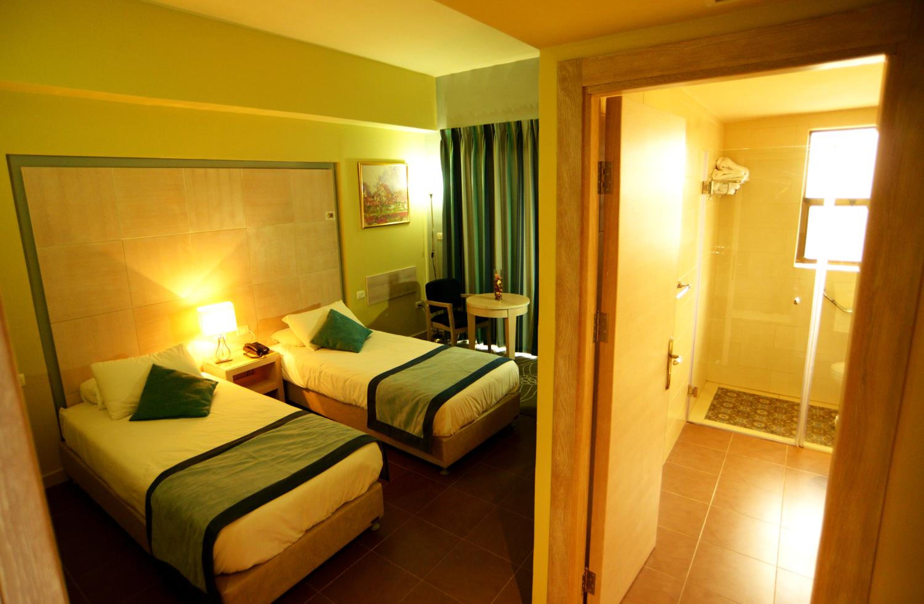 Standard Double Room - Photo 12