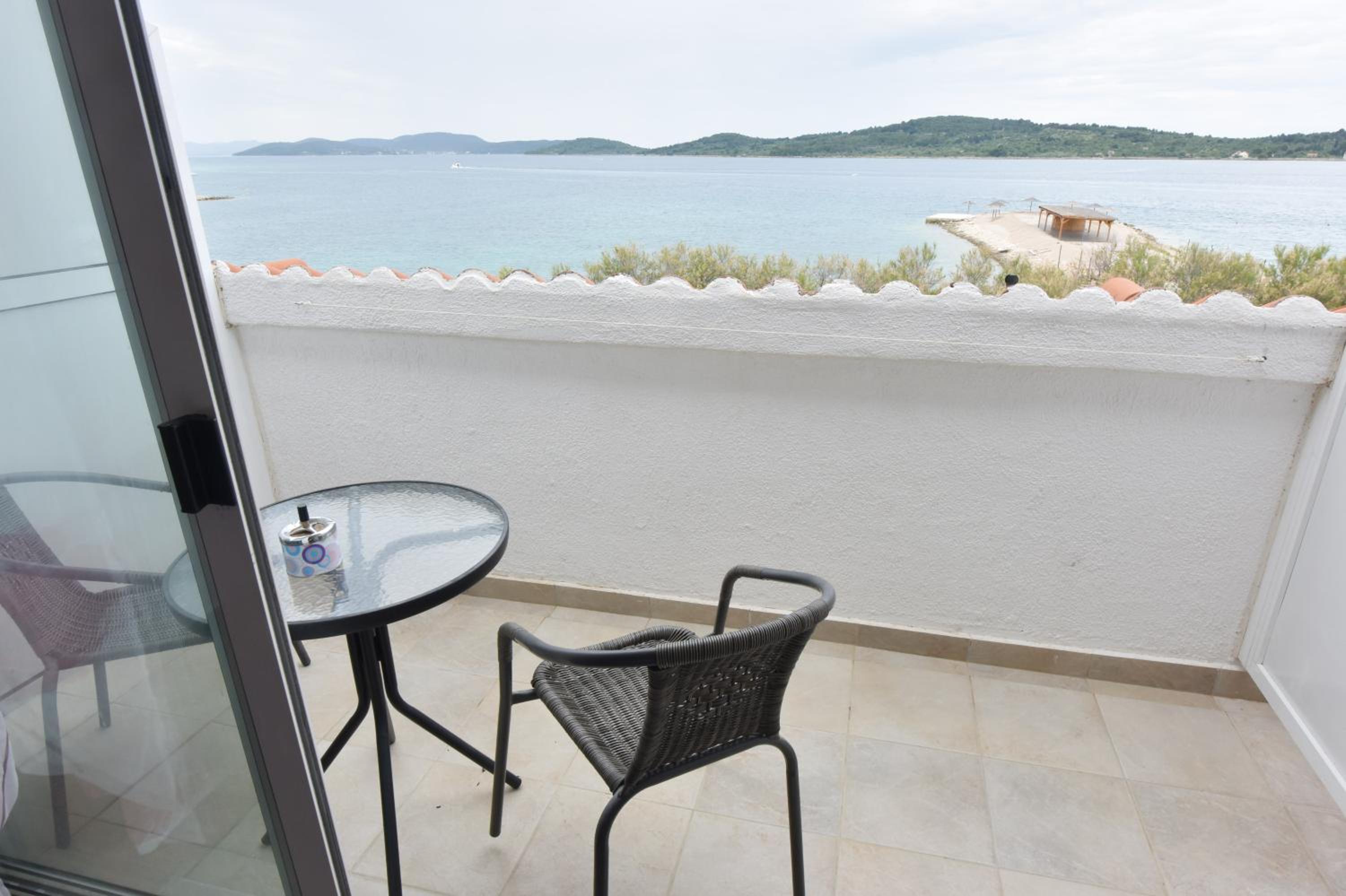 Double Room with Balcony and Sea View 1 photo 3