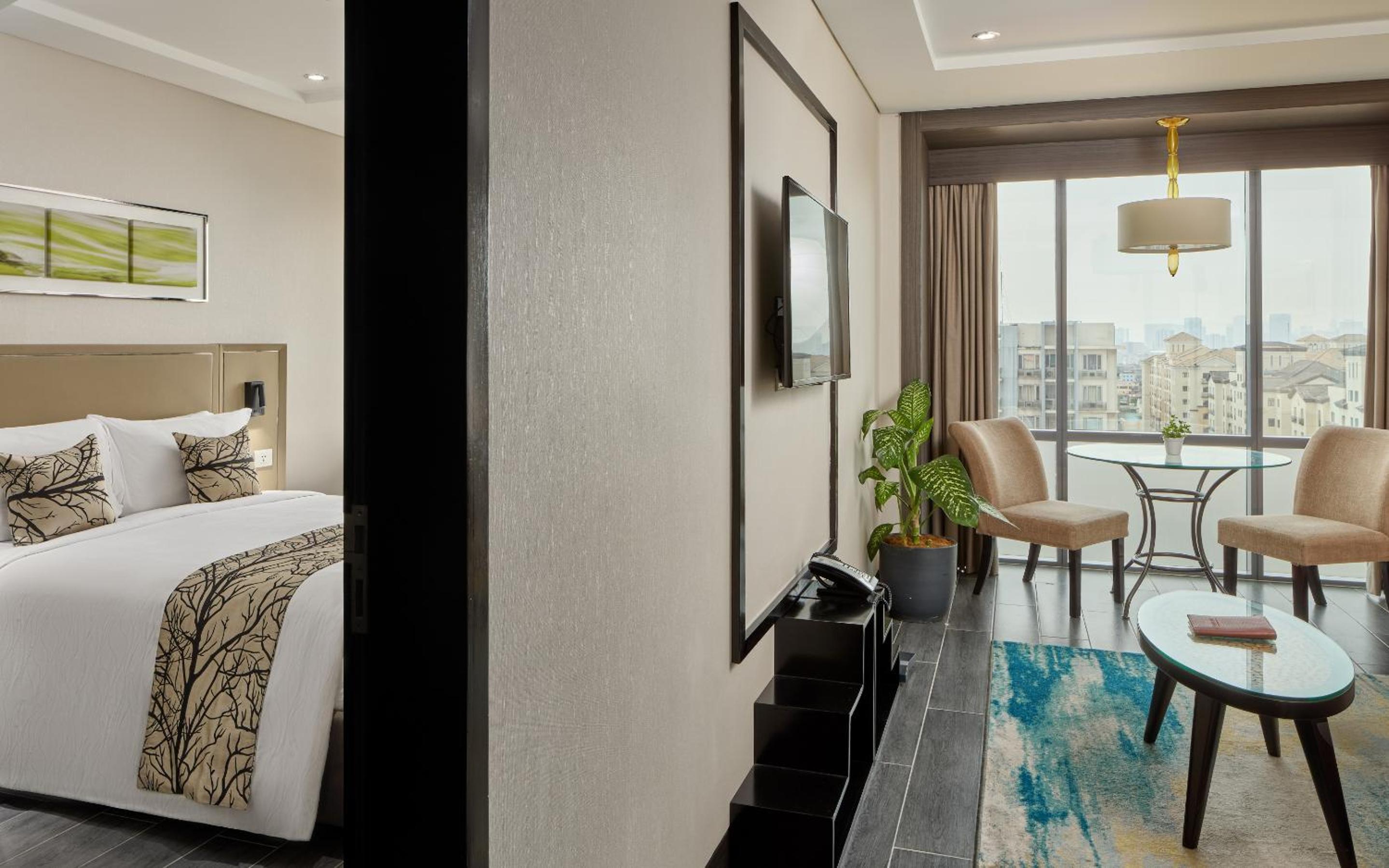 One Bedroom Suite with Living Room photo 3
