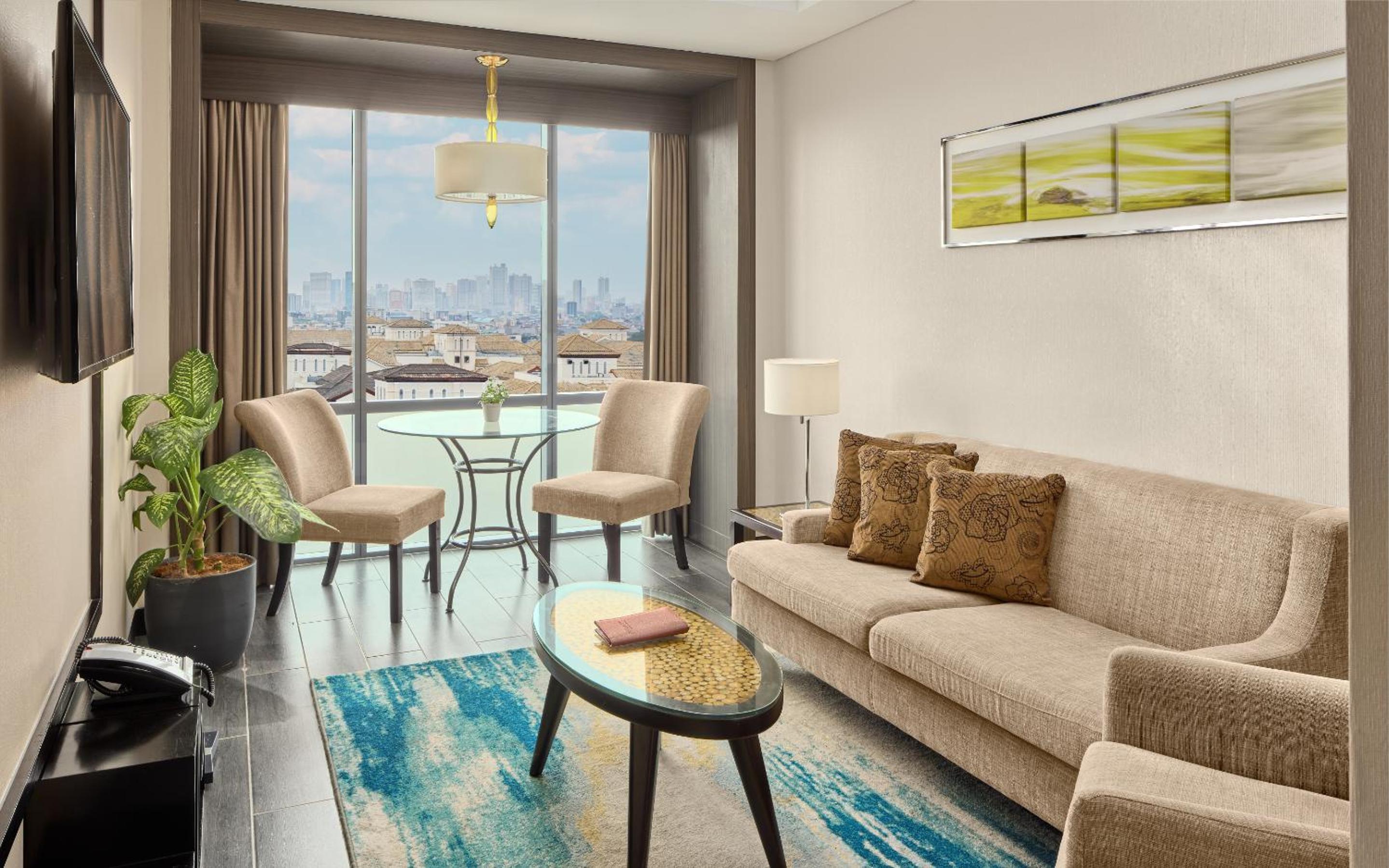 One Bedroom Suite with Living Room photo 1