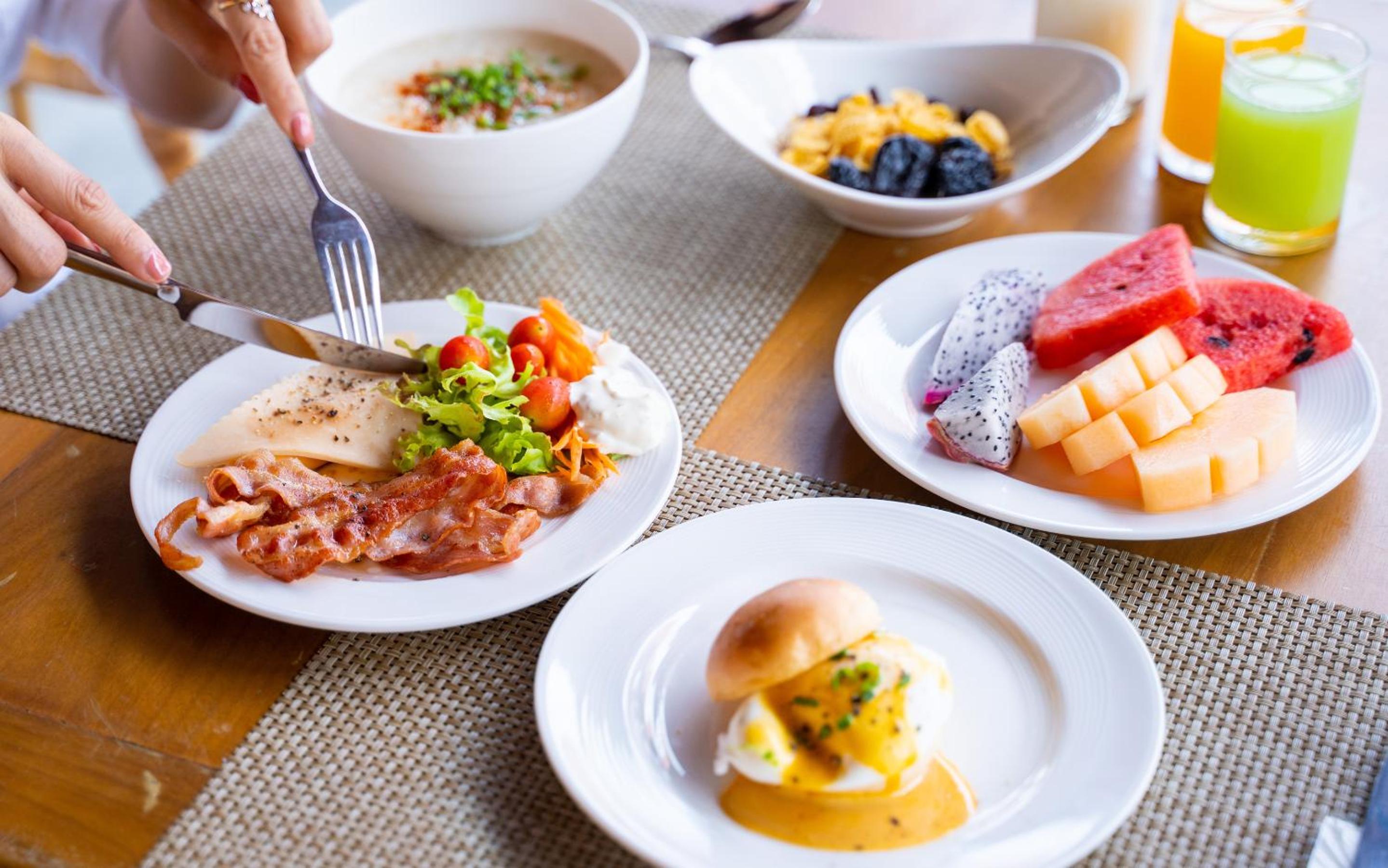 Runway to Belmont – Room with Breakfast and One-way Airport Transfer photo 2