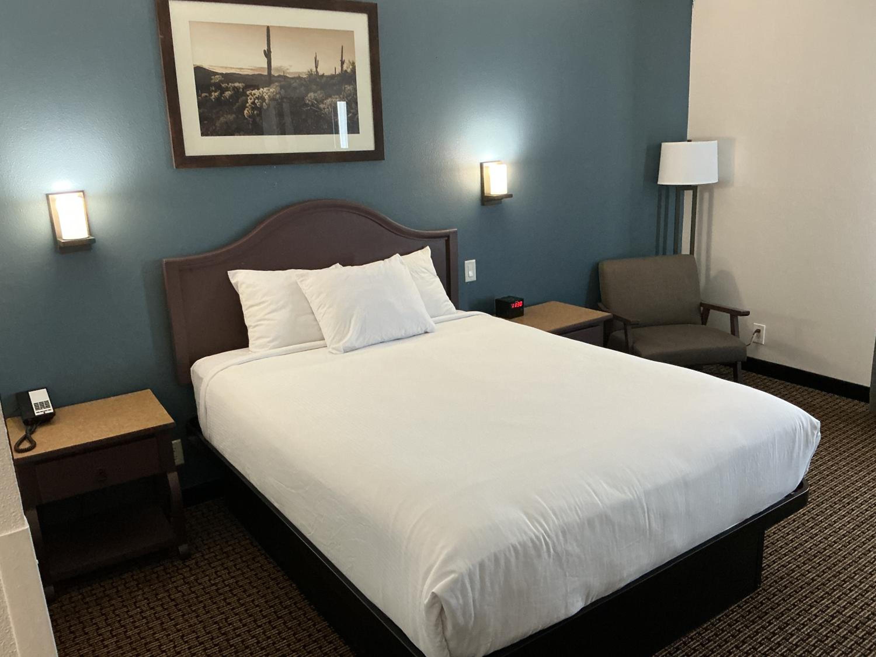 Queen Room with Two Queen Beds, Mobility Access and Bathtub with Grab Bars, Non-Smoking - Photo 6