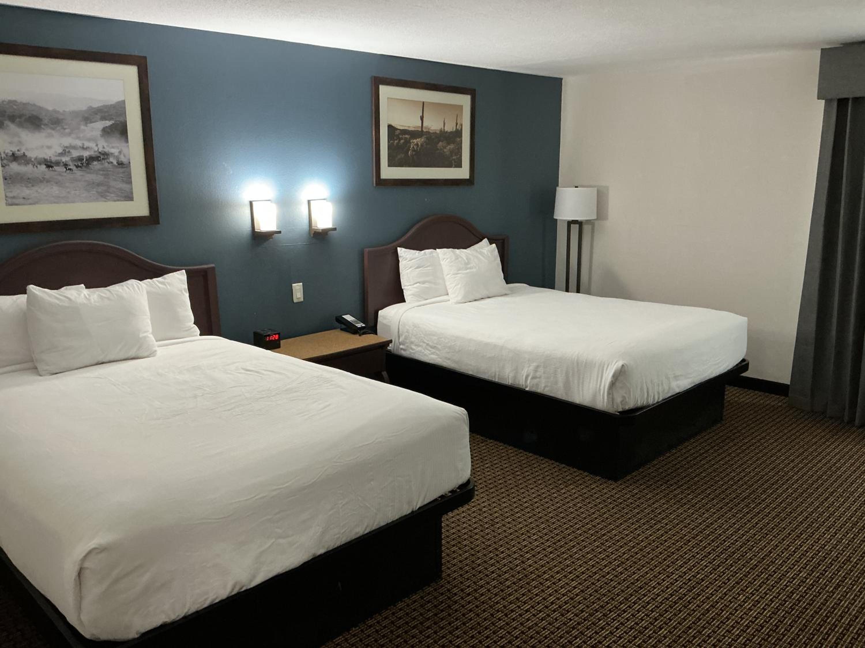 Queen Room with Two Queen Beds, Mobility Access and Roll-In shower, Non-Smoking - Photo 7