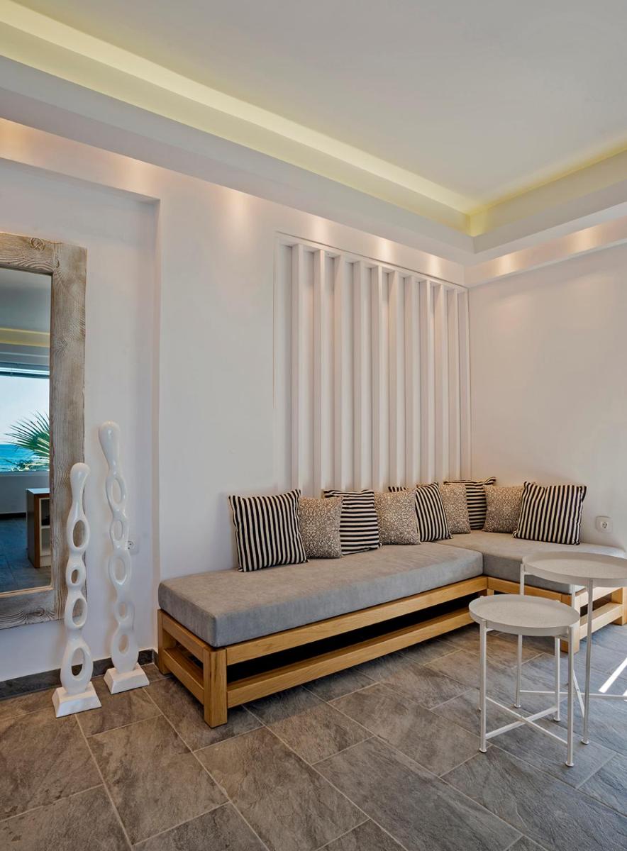 Deluxe Sea View Suite & Spa Bath photo 2