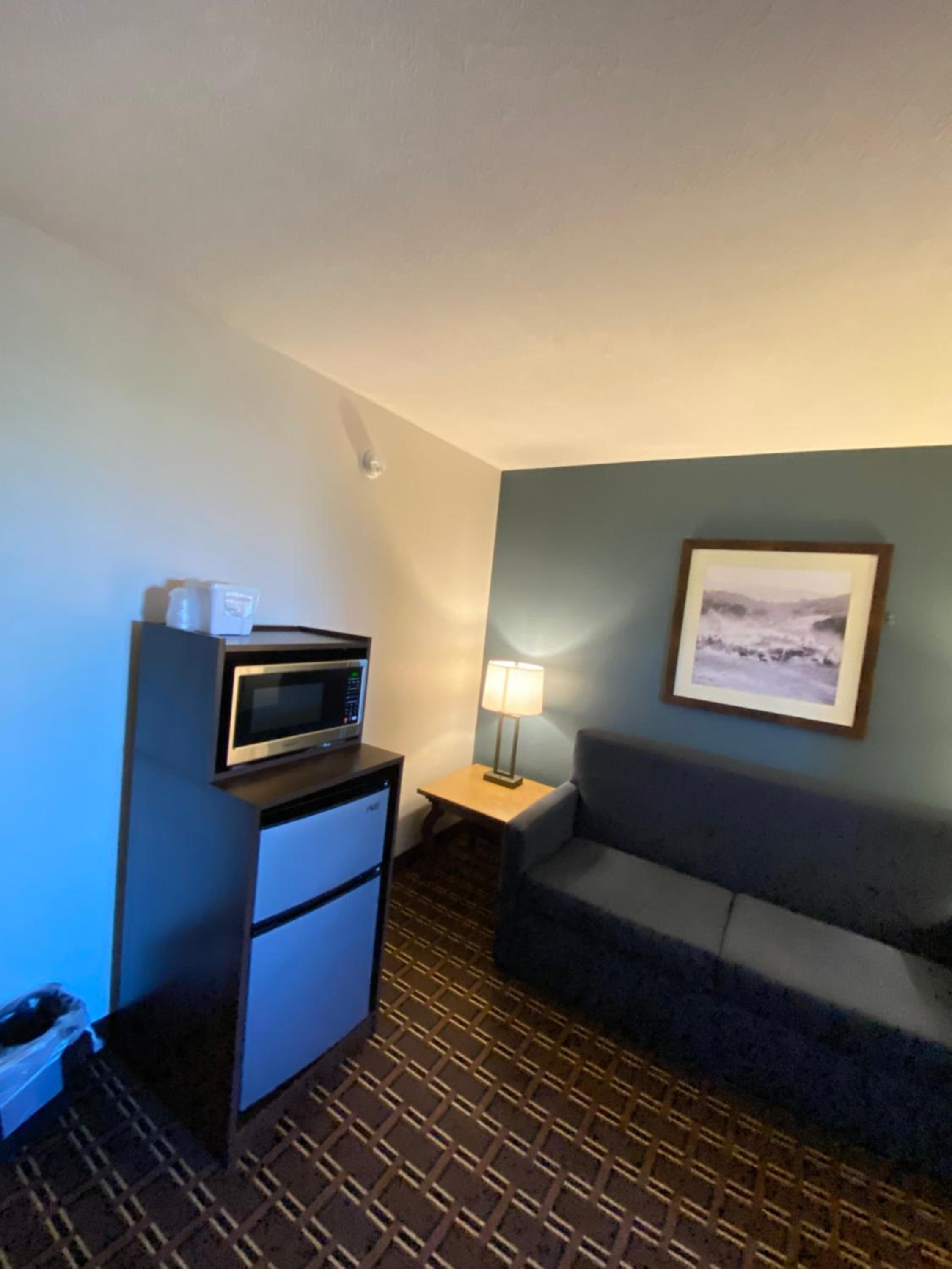 King Suite - Non-Smoking - Photo 7