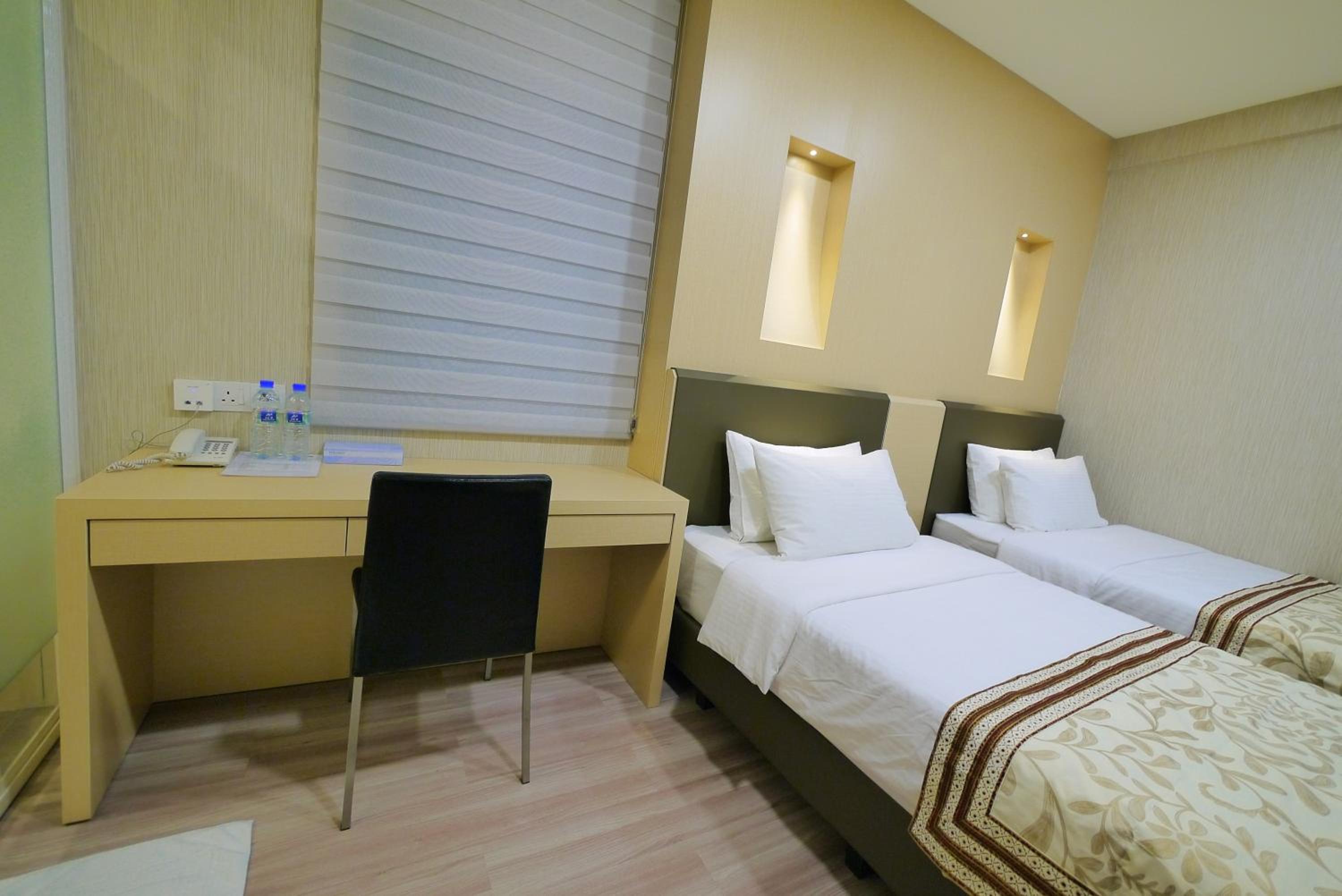 Deluxe Twin Room photo 2