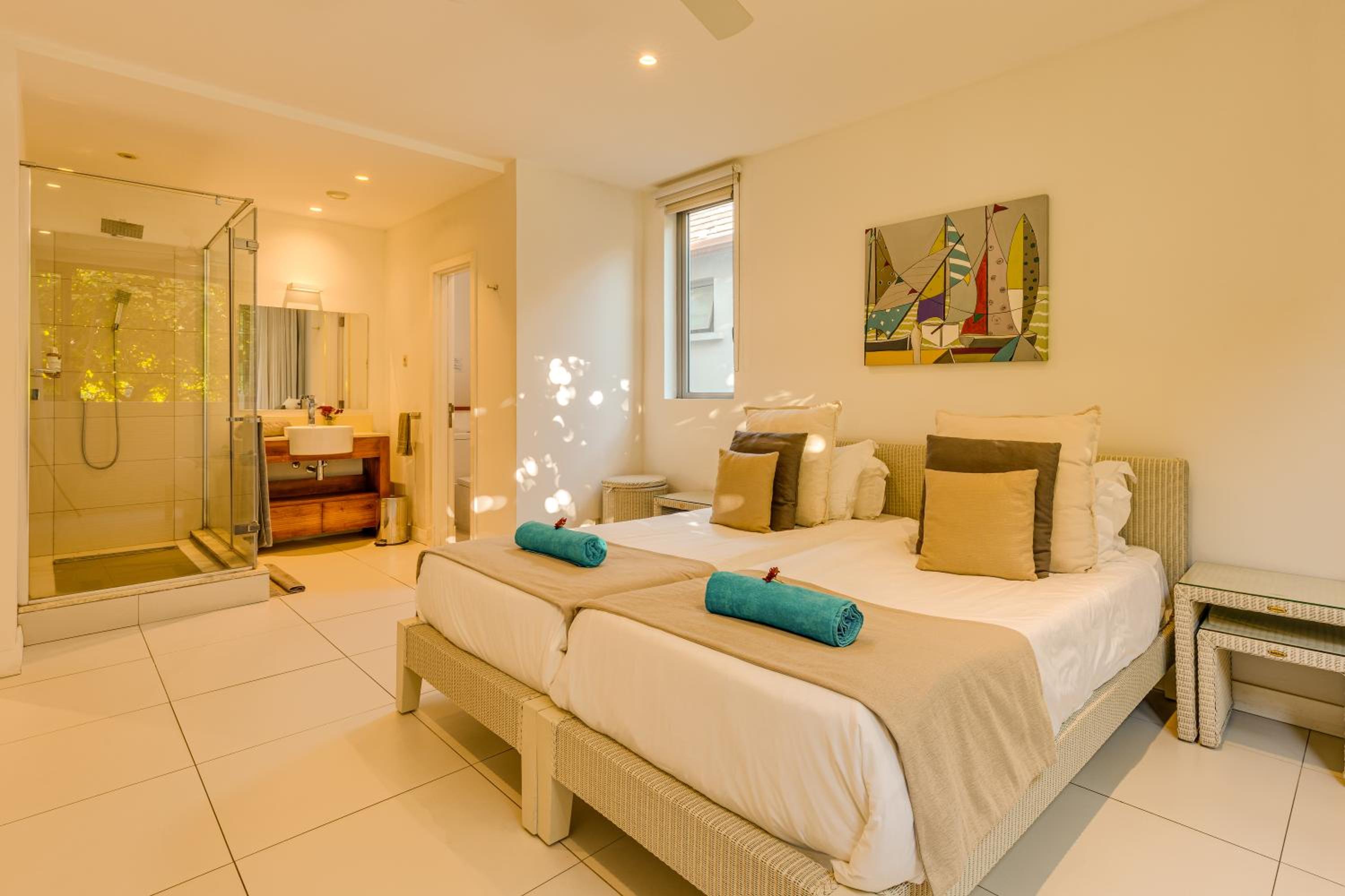 Three-Bedroom Deluxe Apartment