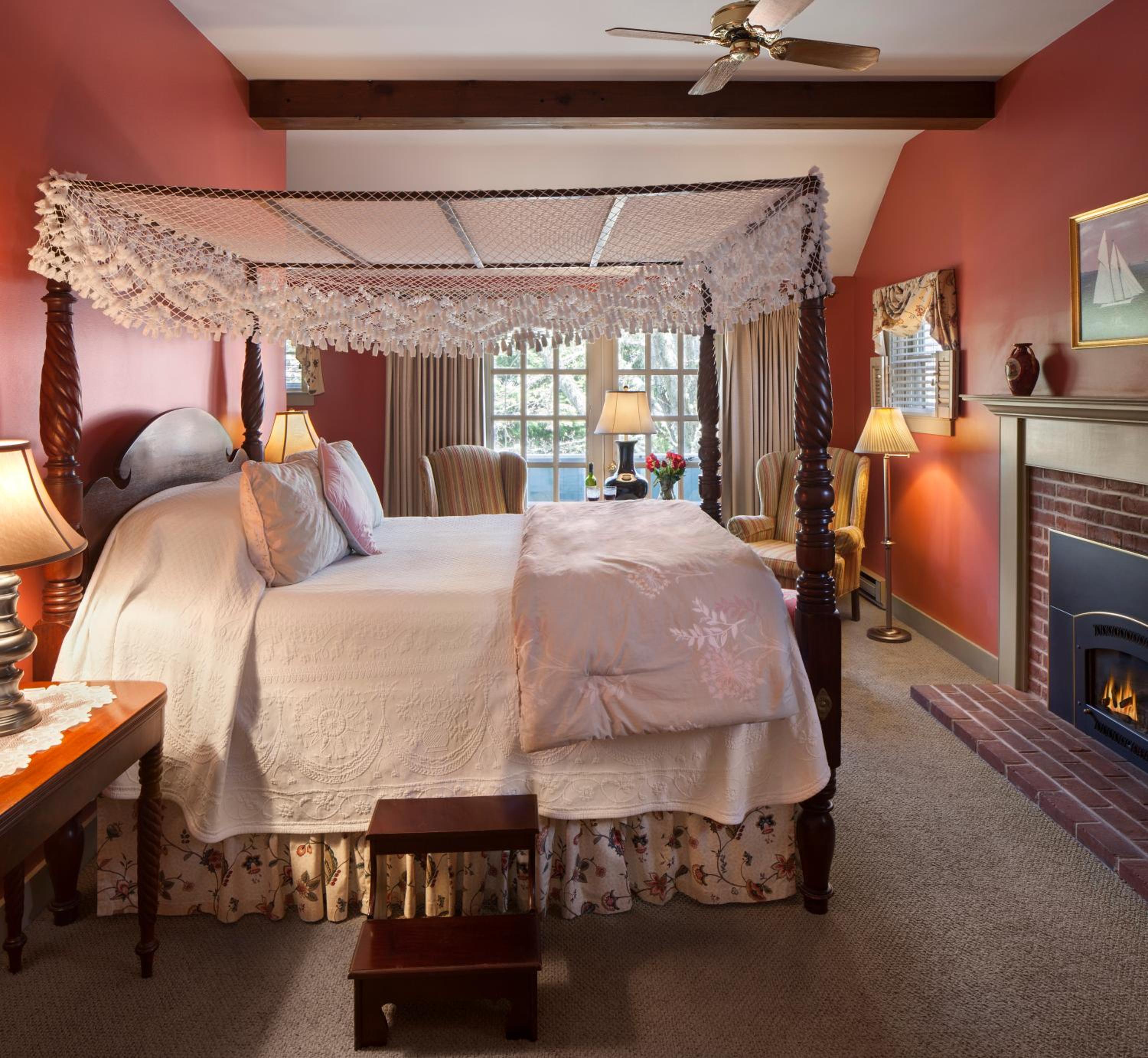 Deluxe Queen Room with Fireplace - Carriage (Cape Lady)