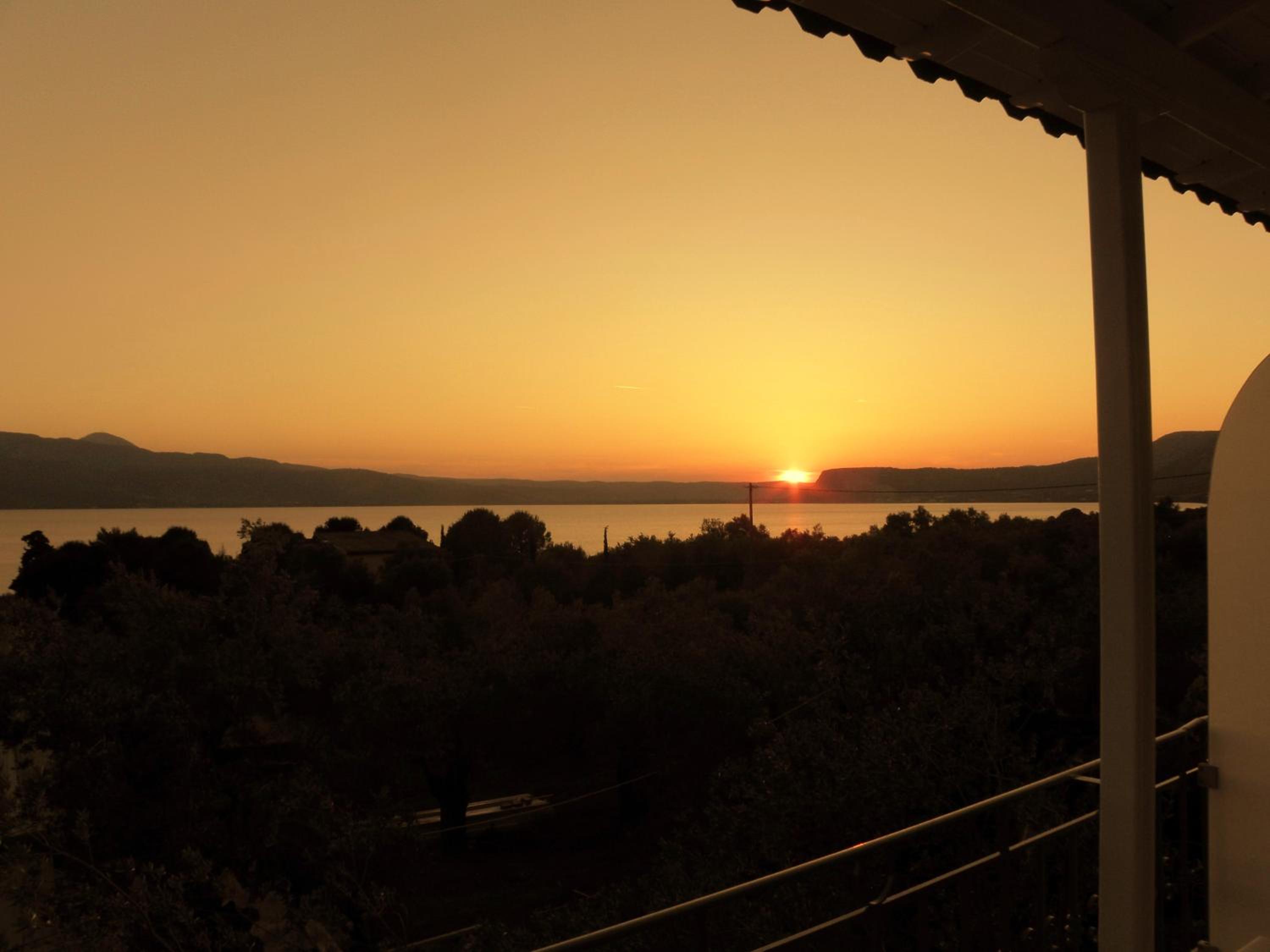 Deluxe Double Room with Balcony and Sea View - Photo 3