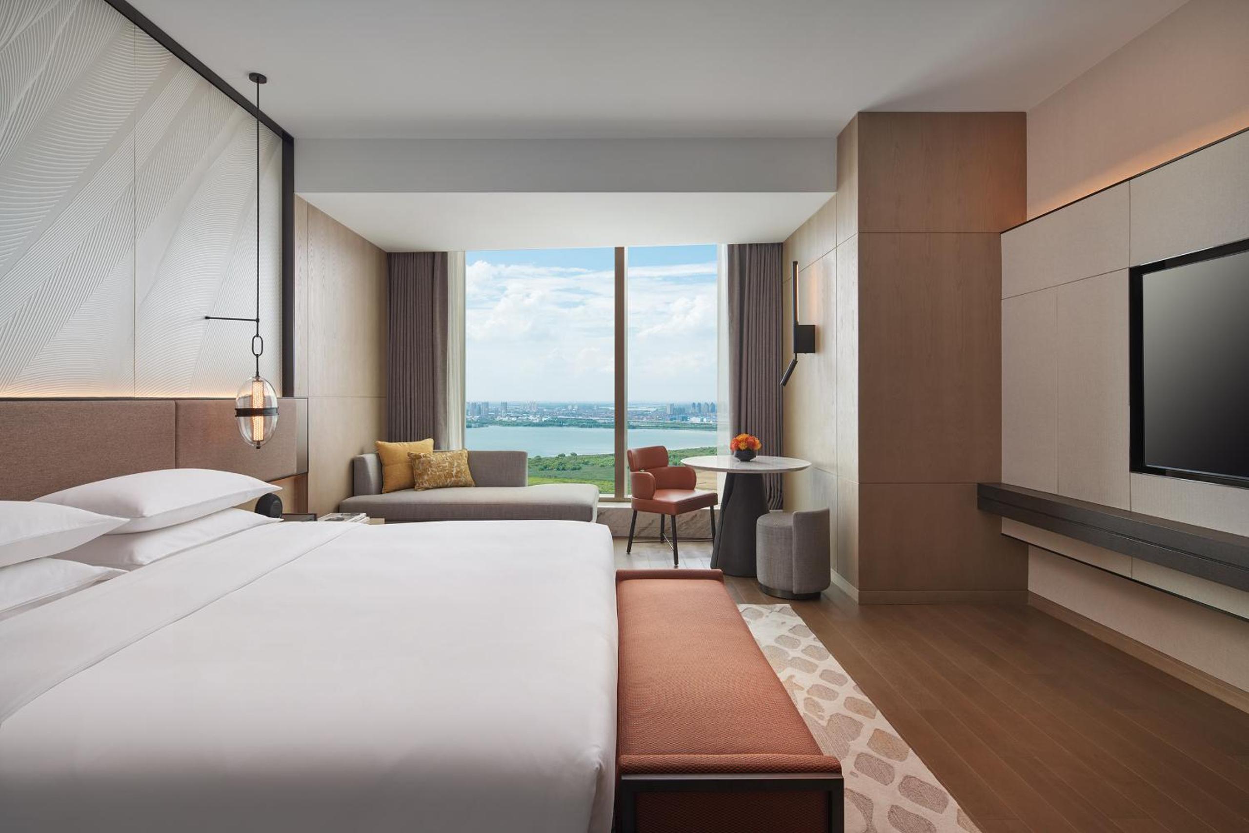 King Room with Lake View photo 3