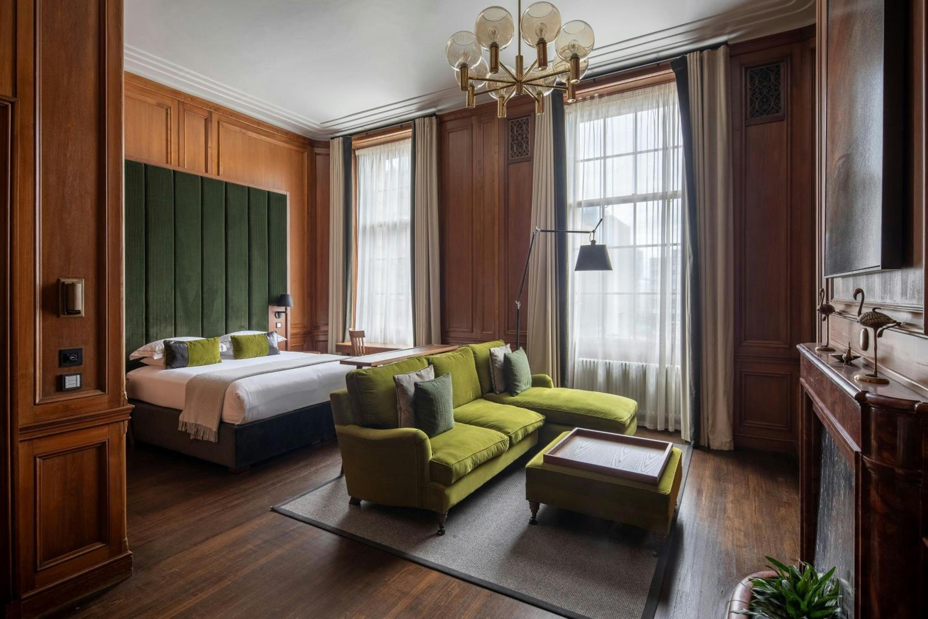 Family King Suite with City View