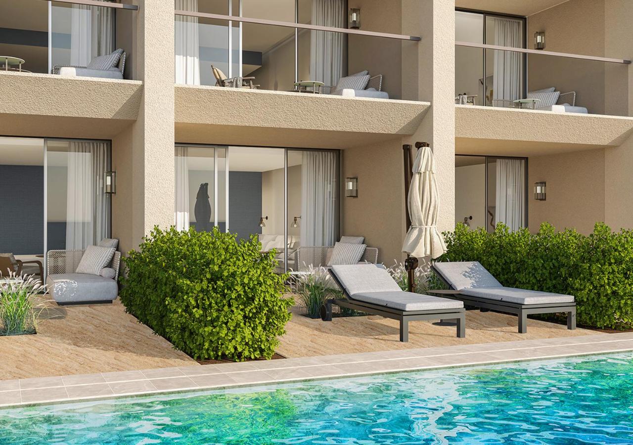 Adult Deluxe Sea View Swim Up photo 2