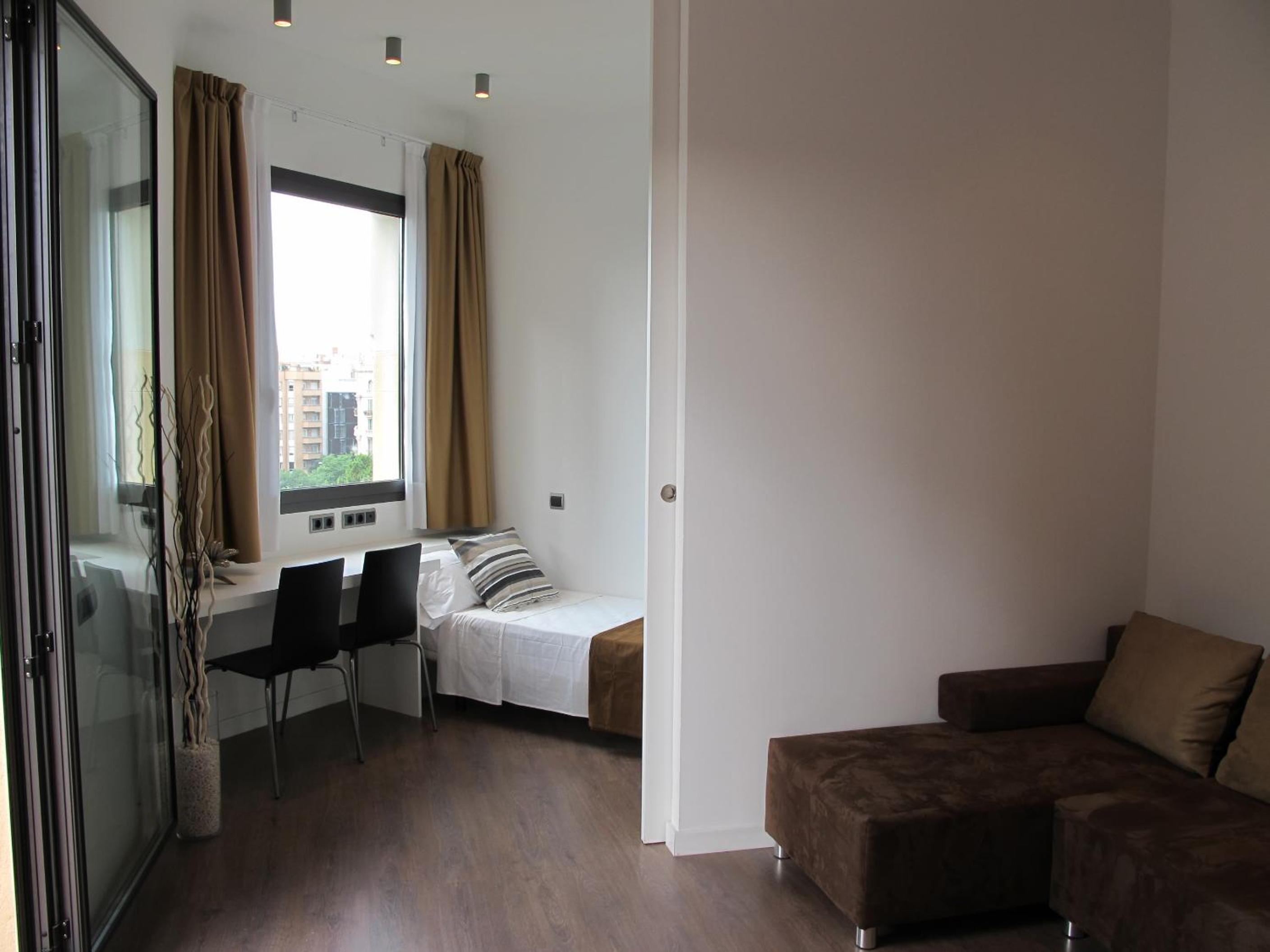 Four-Bedroom Apartment - Plaça Sagrada Familia 16 photo 3