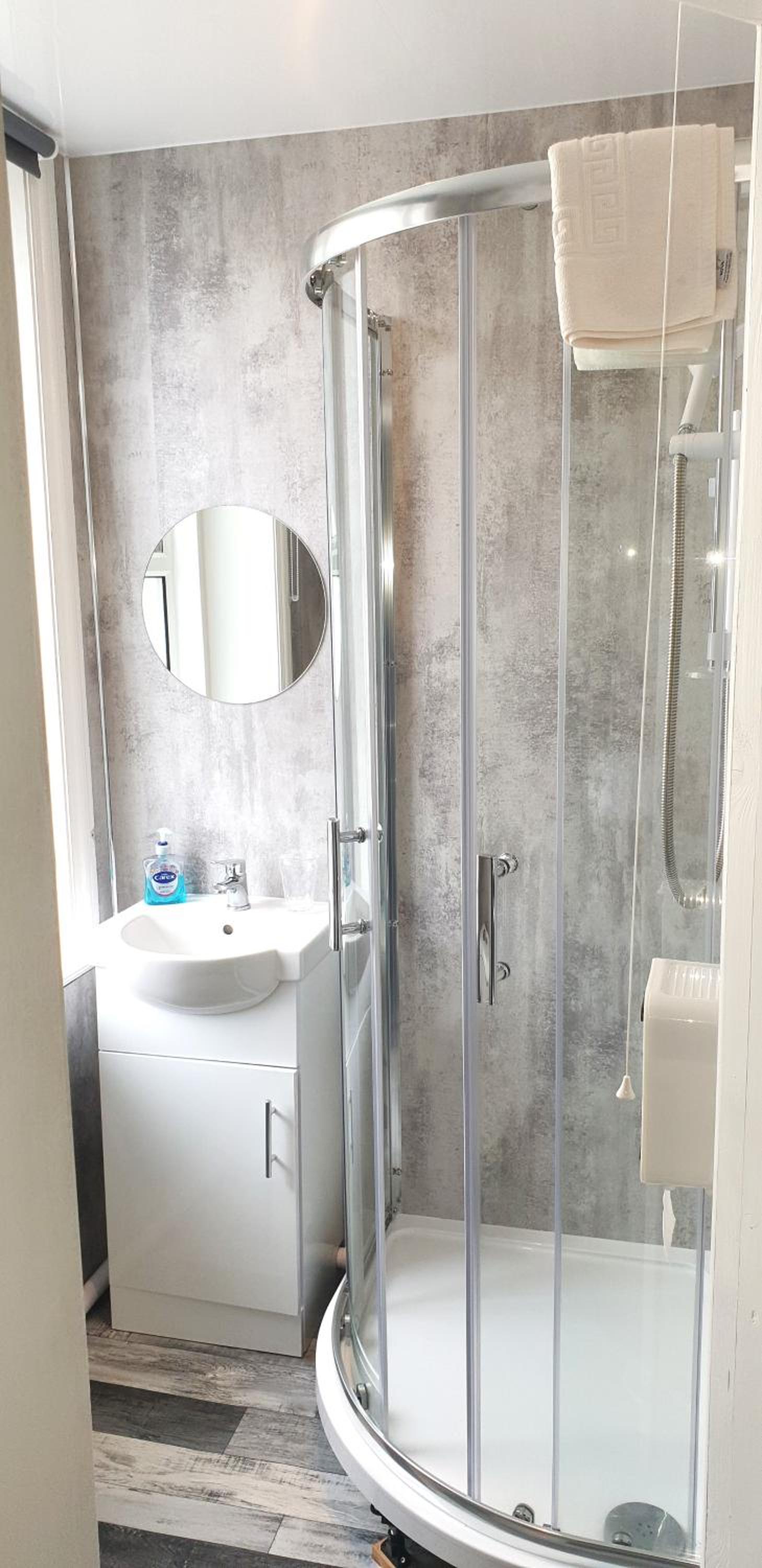 Family Room with Bathroom photo 3