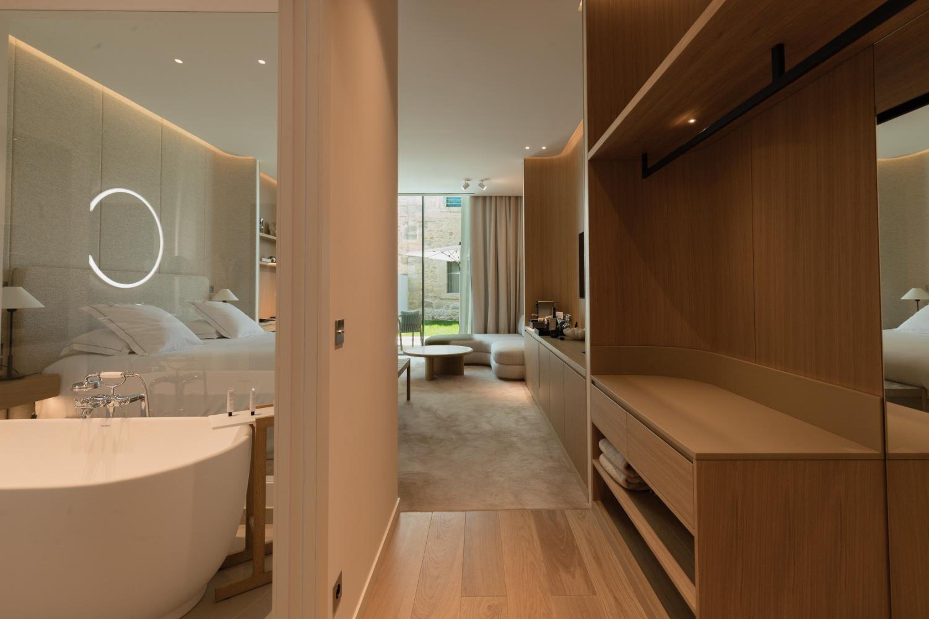 Superior King Room - New Building - Photo 4