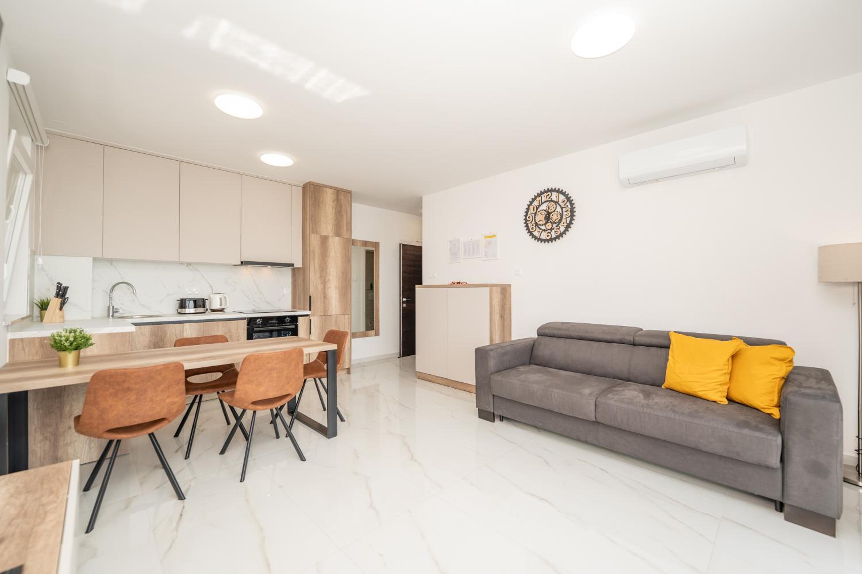 One-Bedroom Apartment with Terrace photo 2
