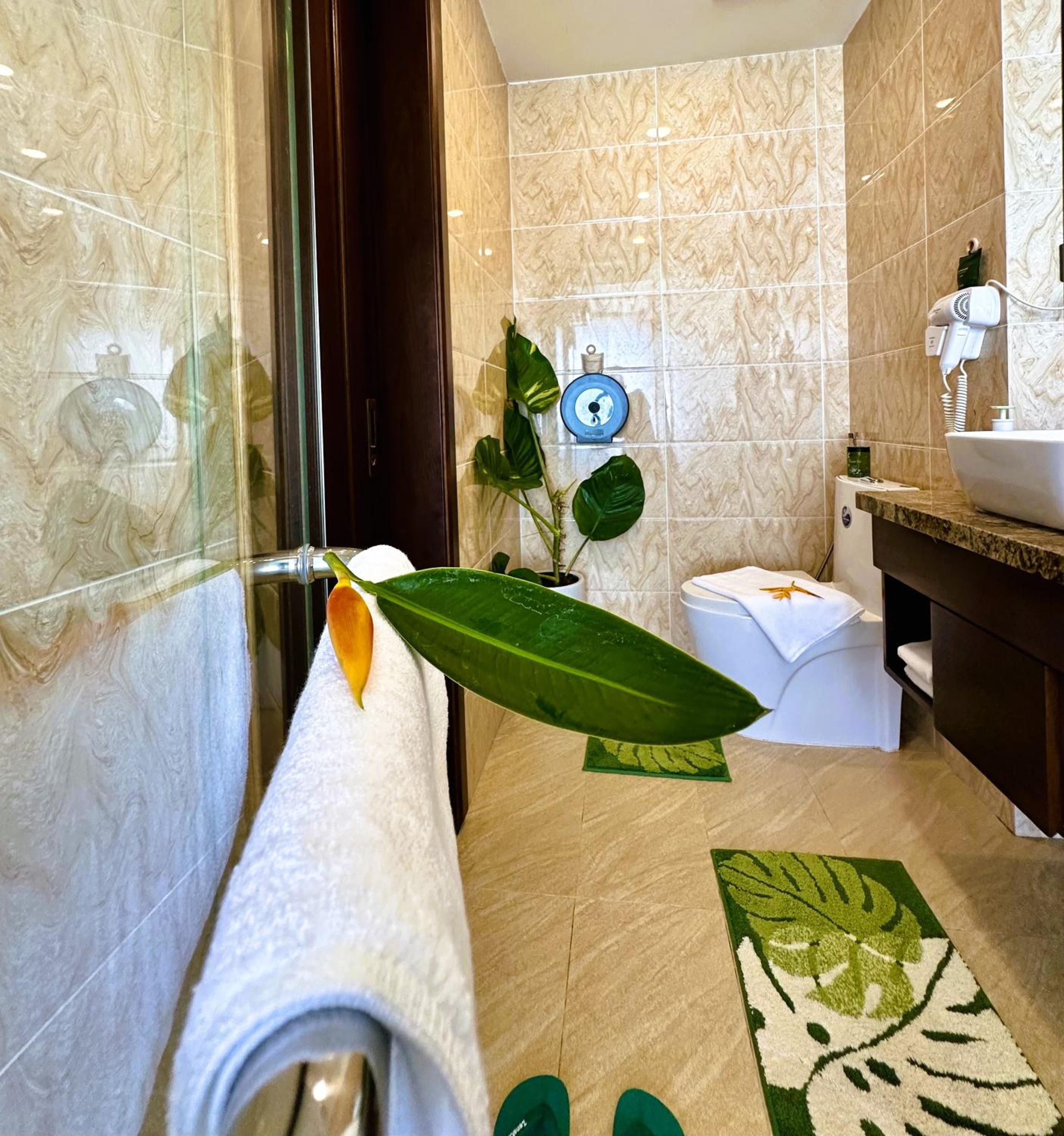 Deluxe Double Room with Balcony - Photo 11