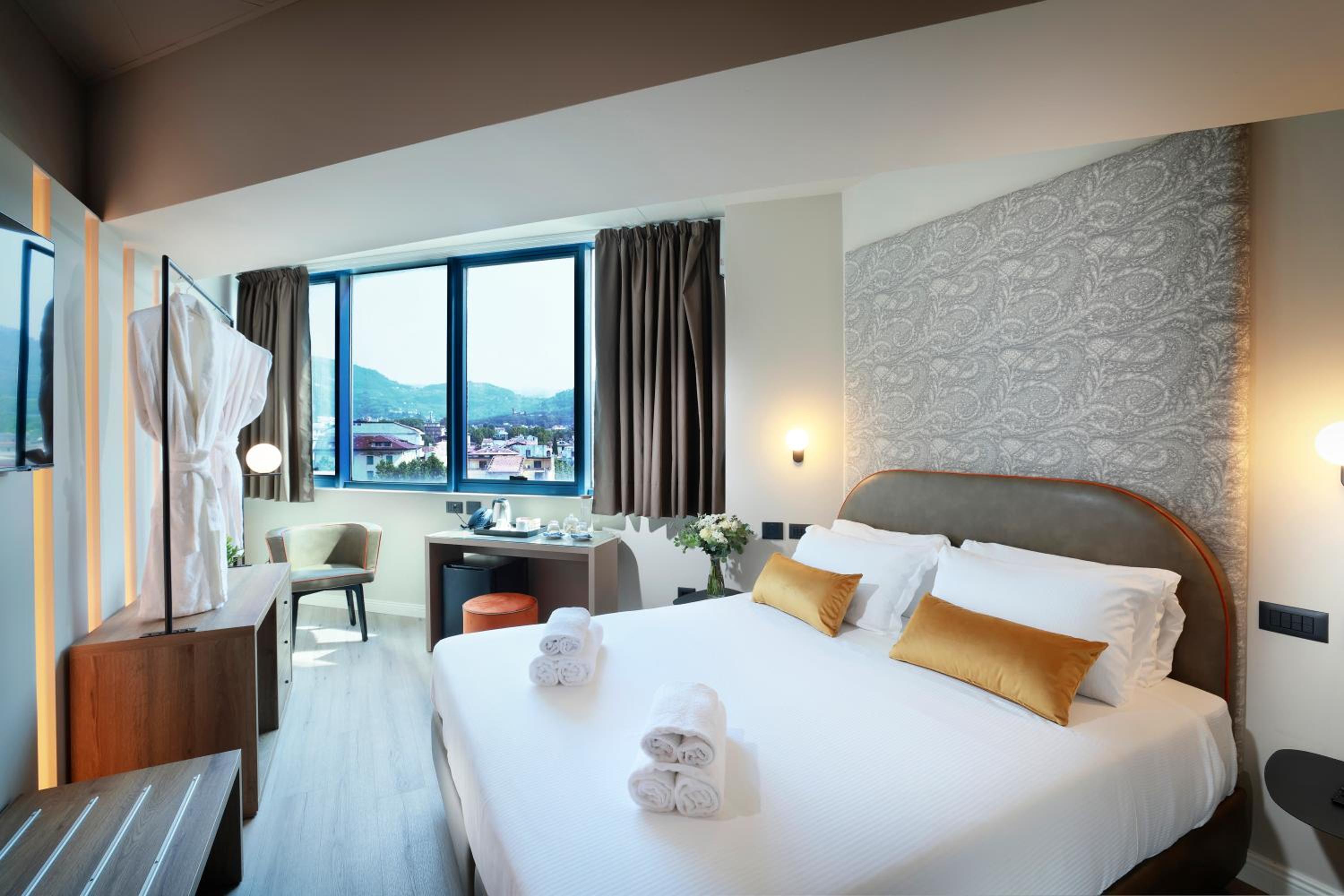 Deluxe Double or Twin Room photo 1