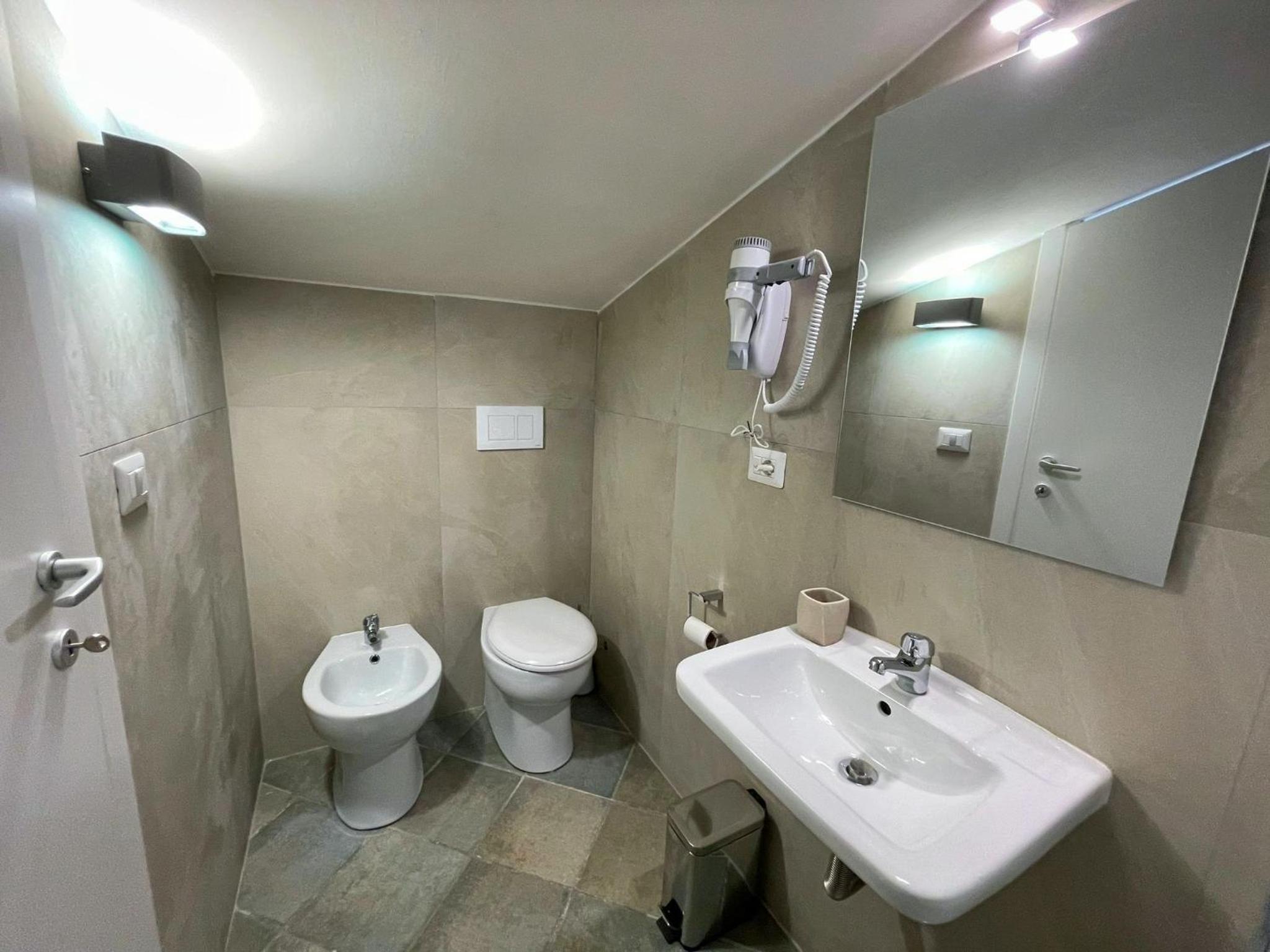 Budget Double Room photo 3