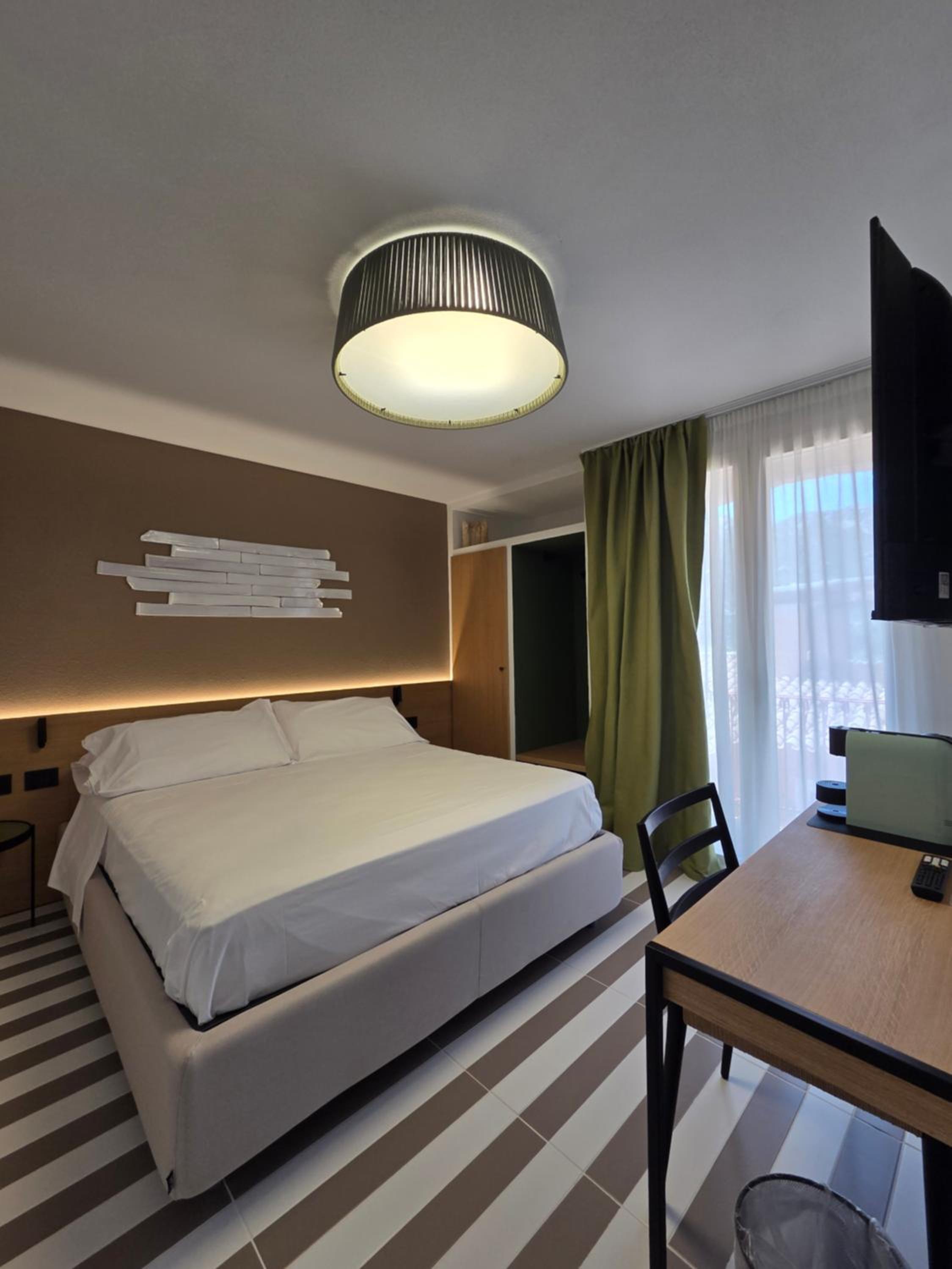 Standard Double Room - Photo 8