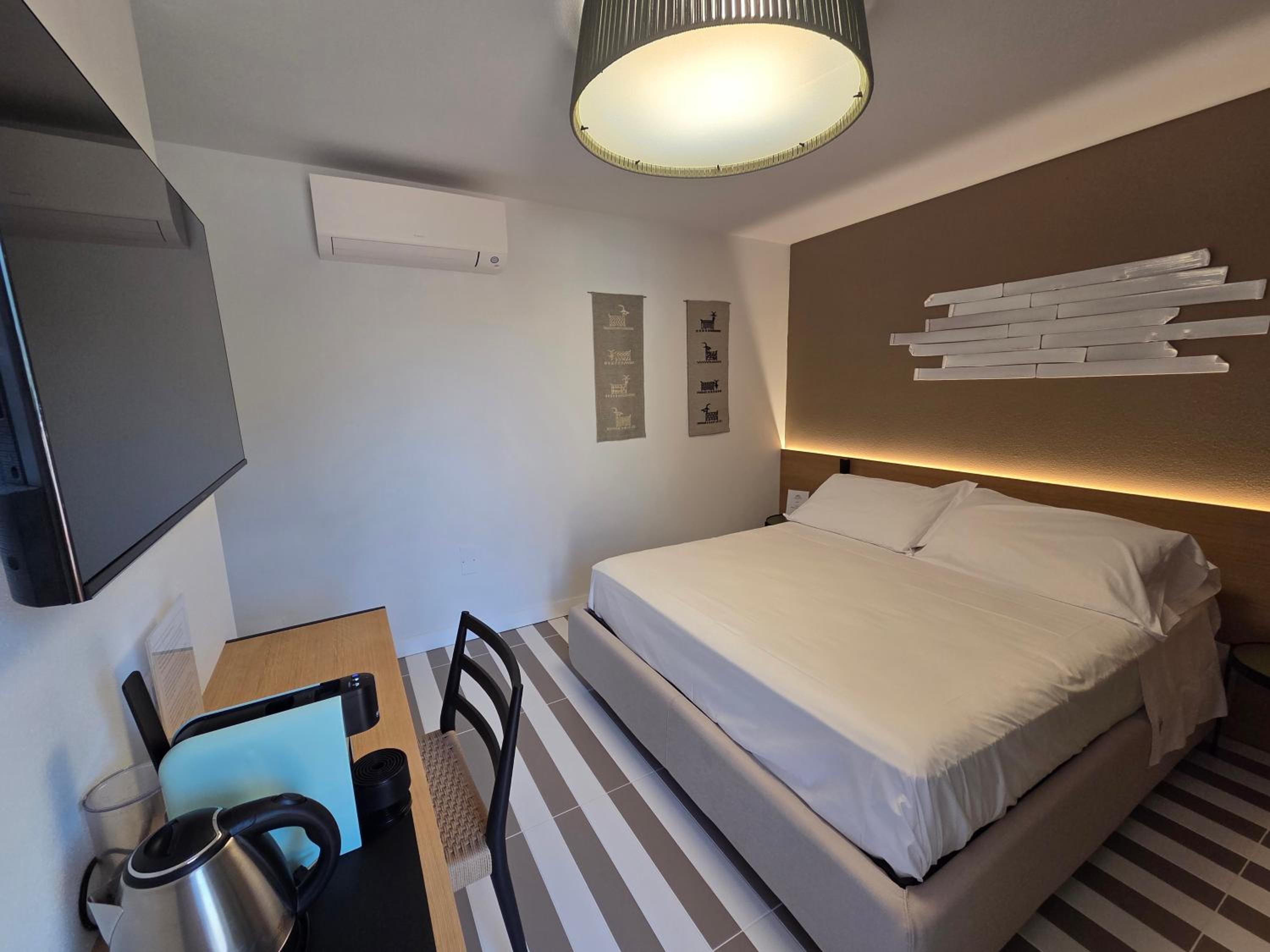 Standard Double Room - Photo 2