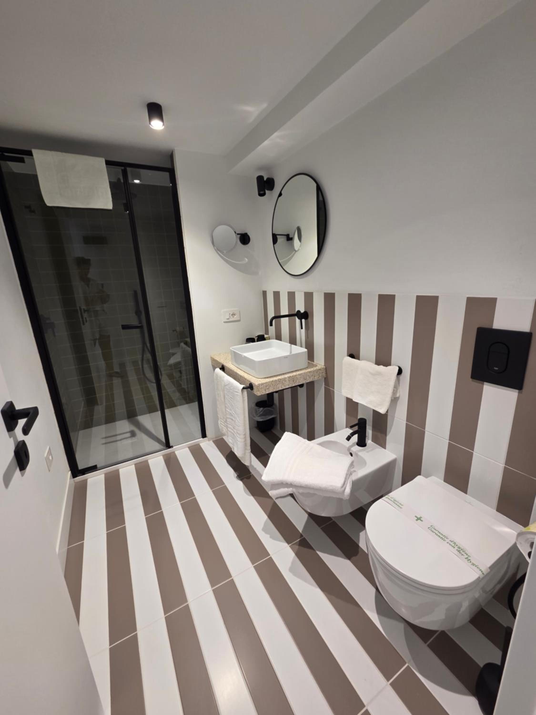 Standard Double Room - Photo 6