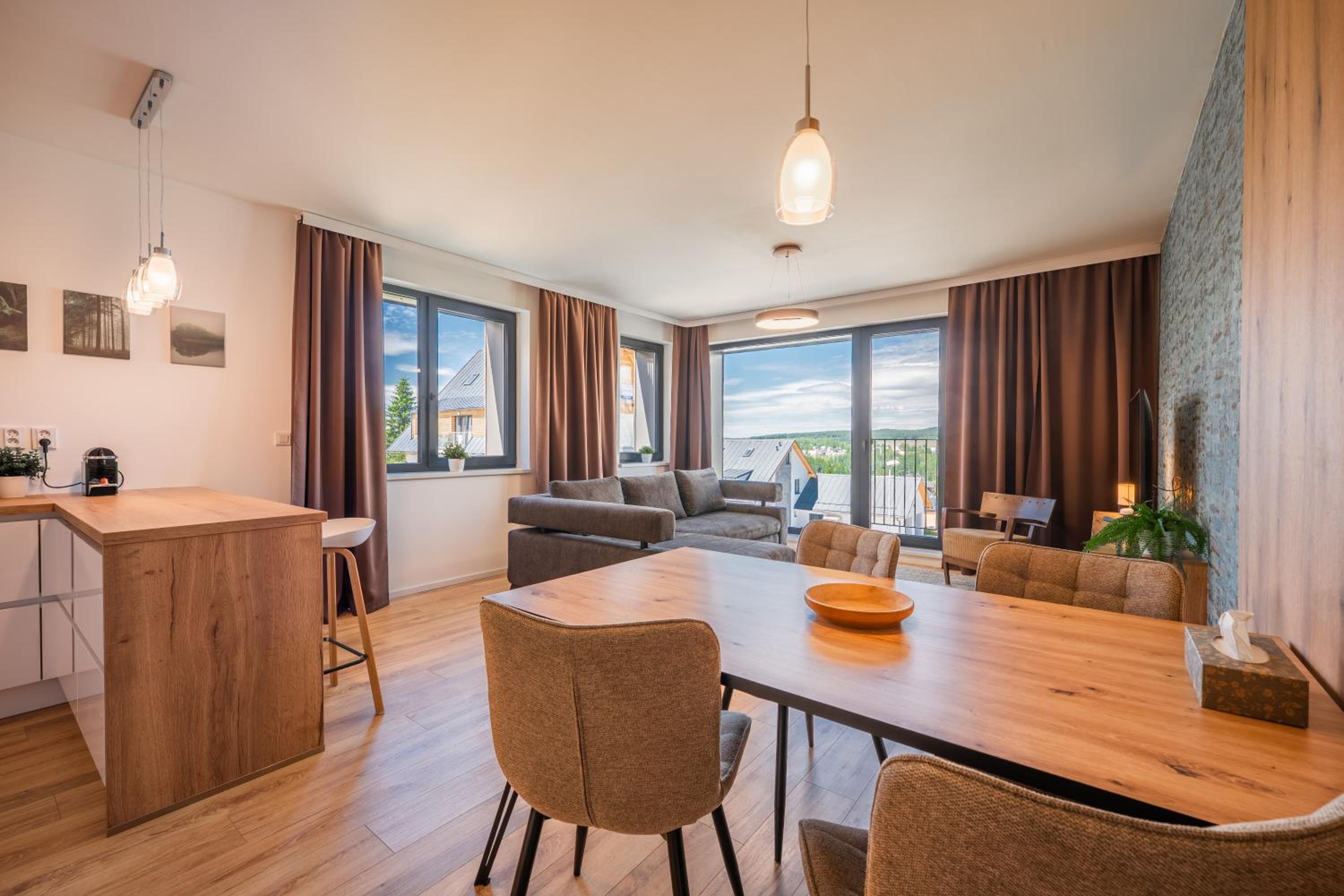 One-Bedroom Apartment with View photo 2