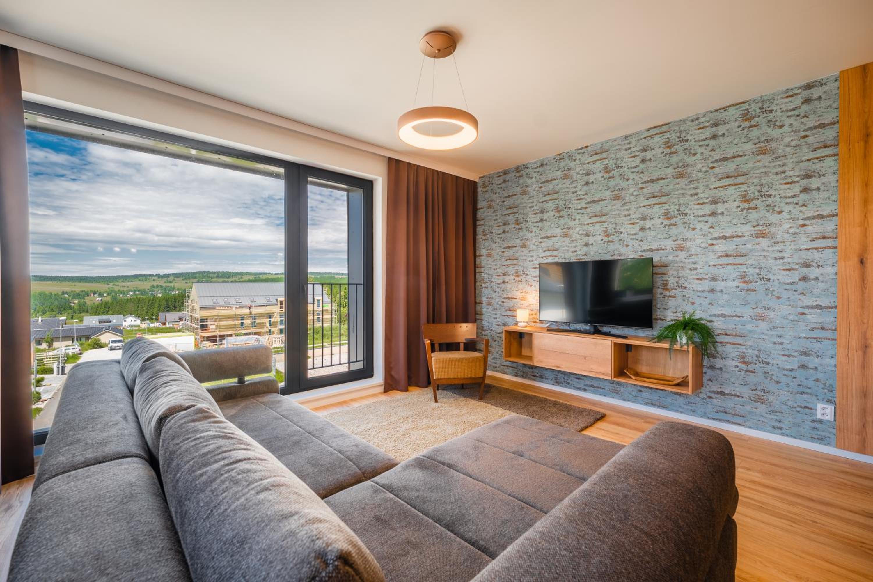 One-Bedroom Apartment with View photo 1