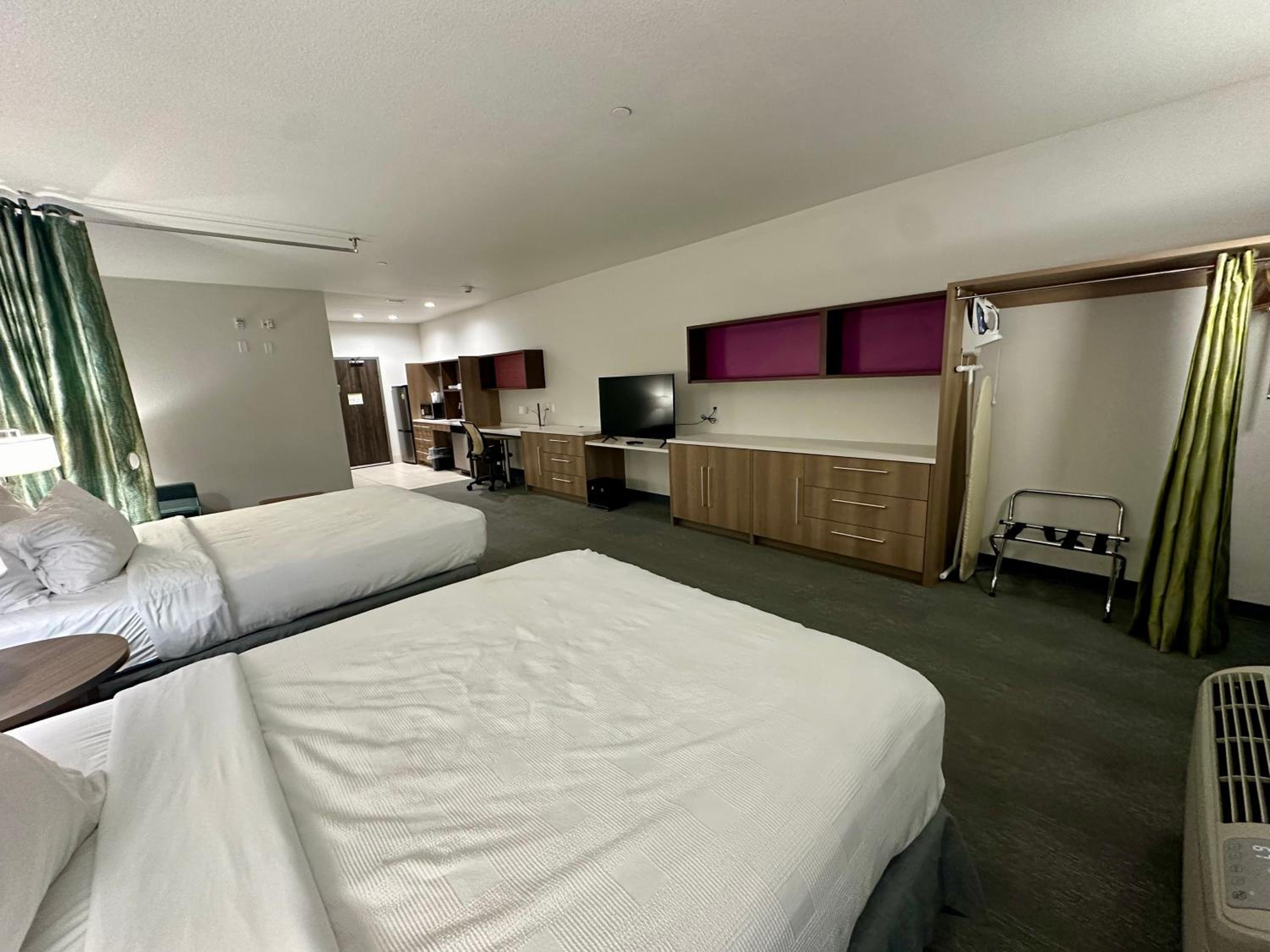 Queen Studio with Two Queen Beds - Mobility and Hearing Access/Non-Smoking - Photo 2