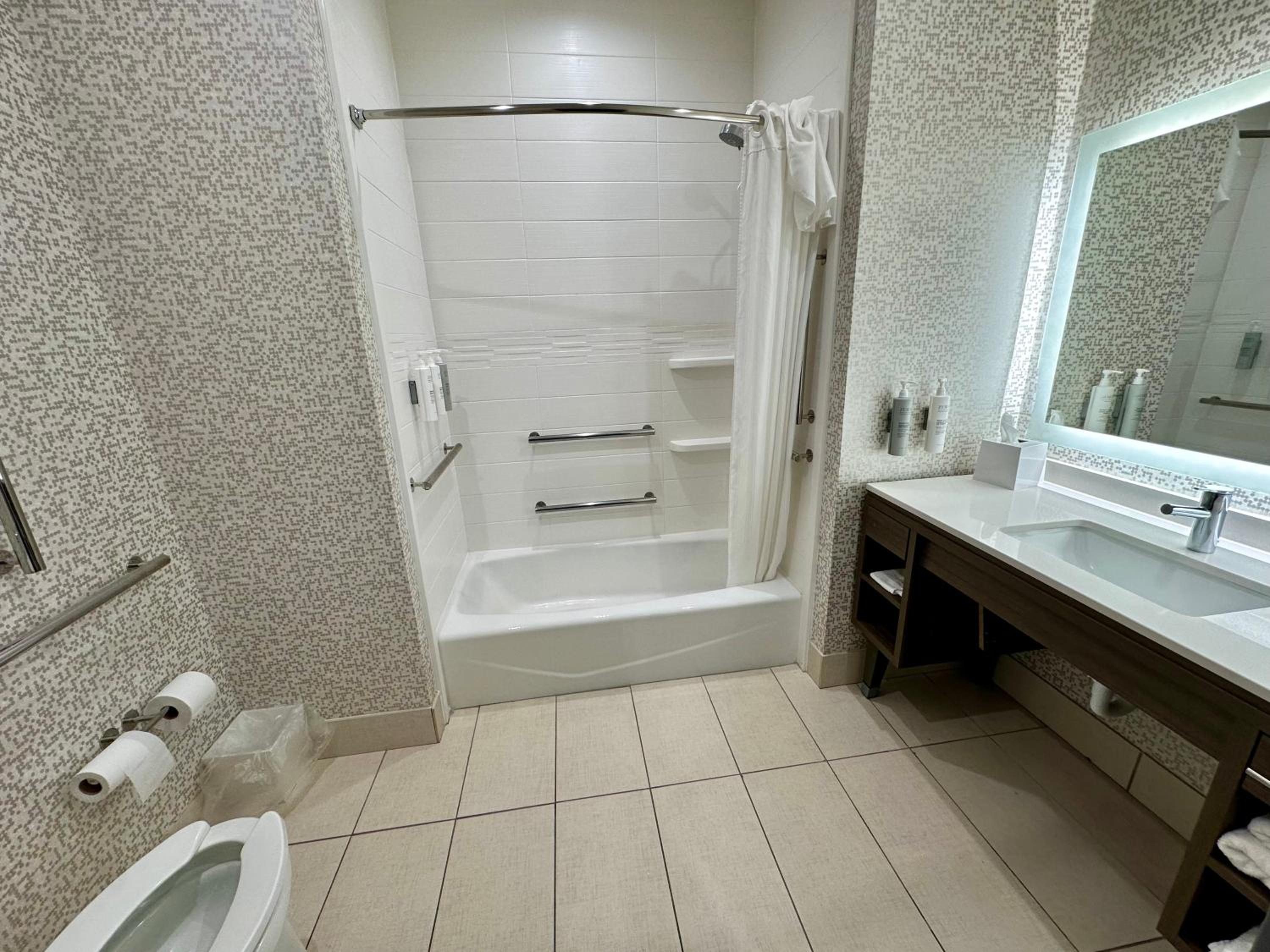 Queen Studio with Two Queen Beds - Mobility and Hearing Access/Non-Smoking - Photo 4