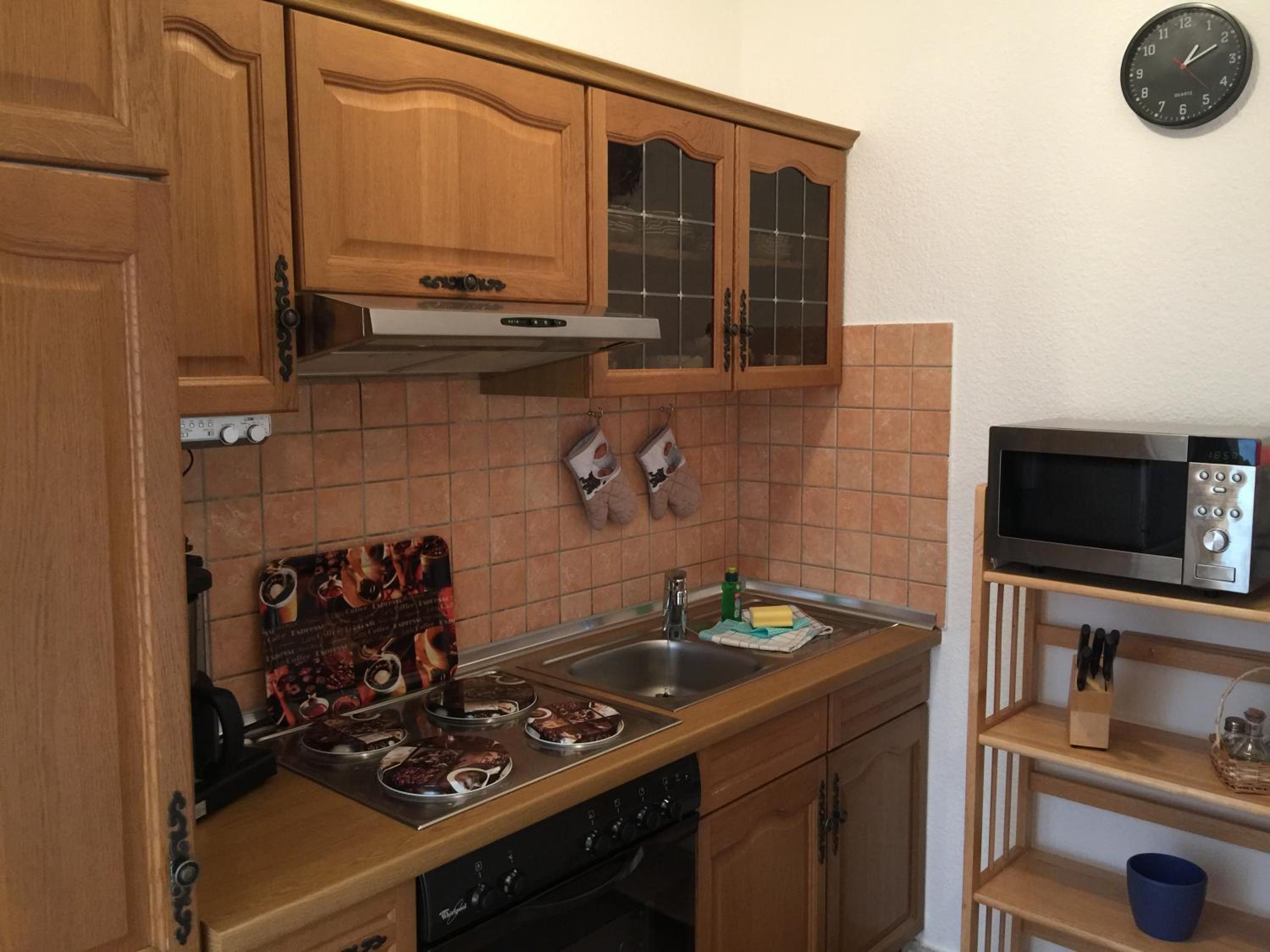 One-Bedroom Apartment - Photo 2