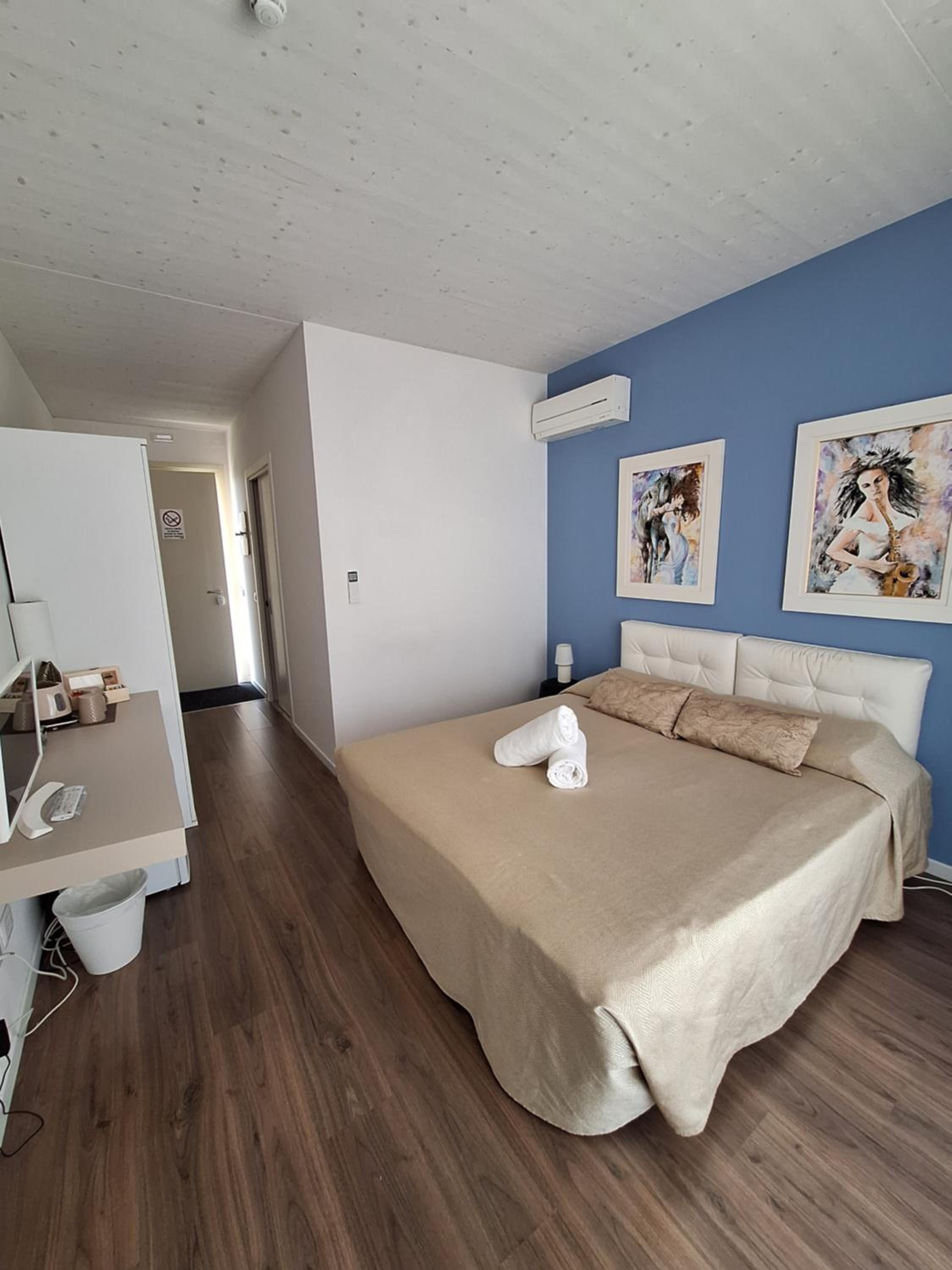 Double or Twin Room with Garden View photo 2