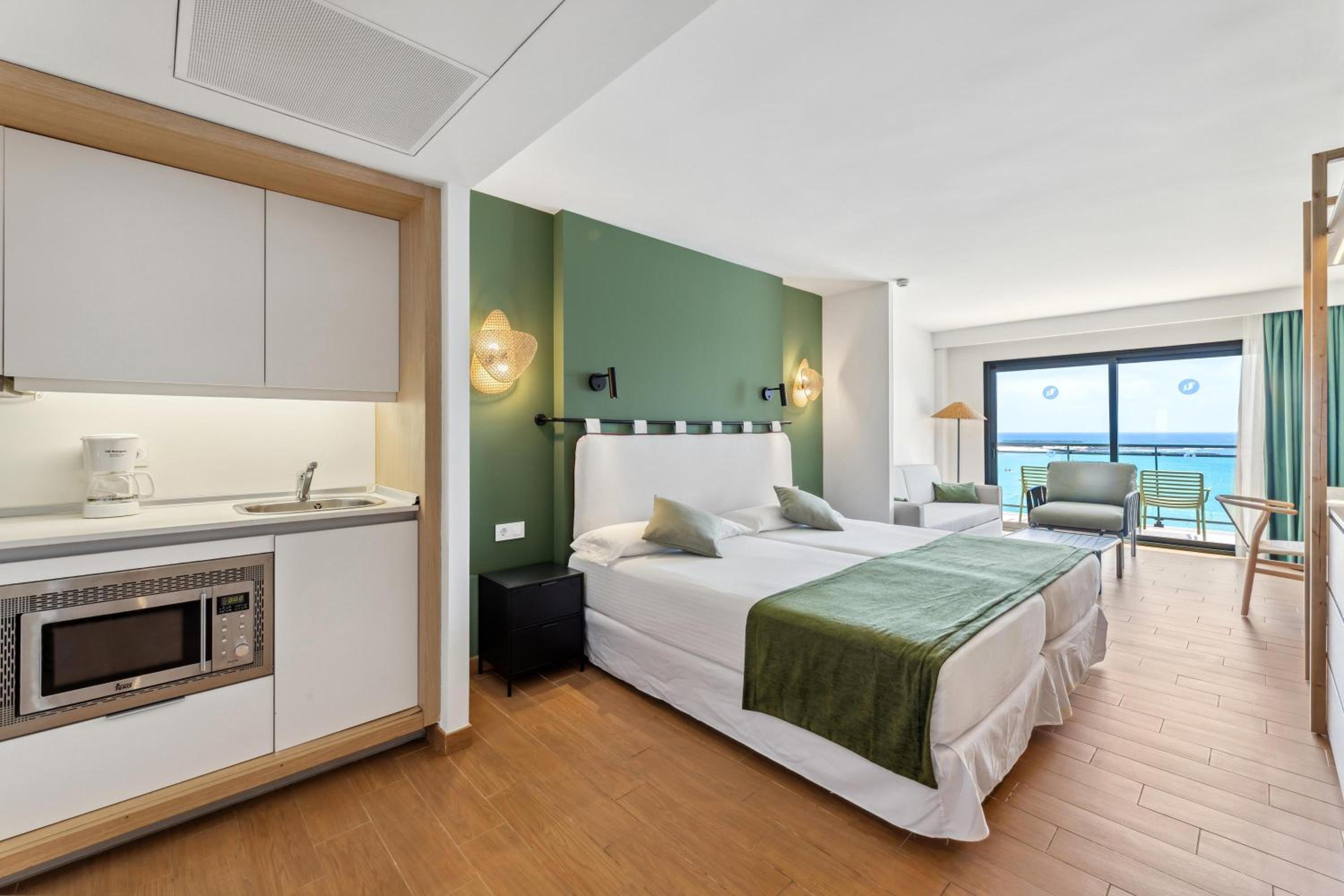 Quadruple Room with Sea View