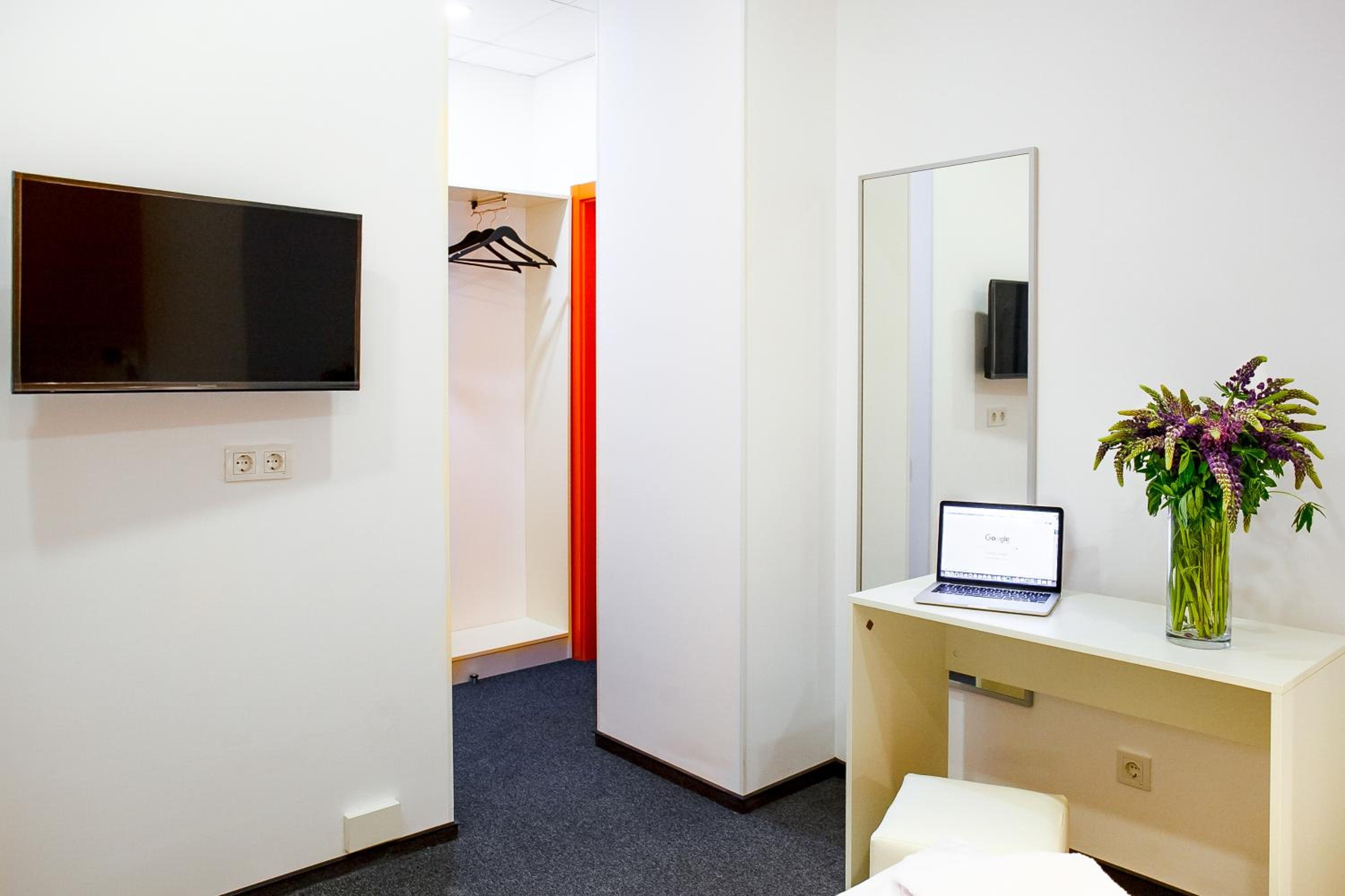 Budget Double Room without Window photo 2