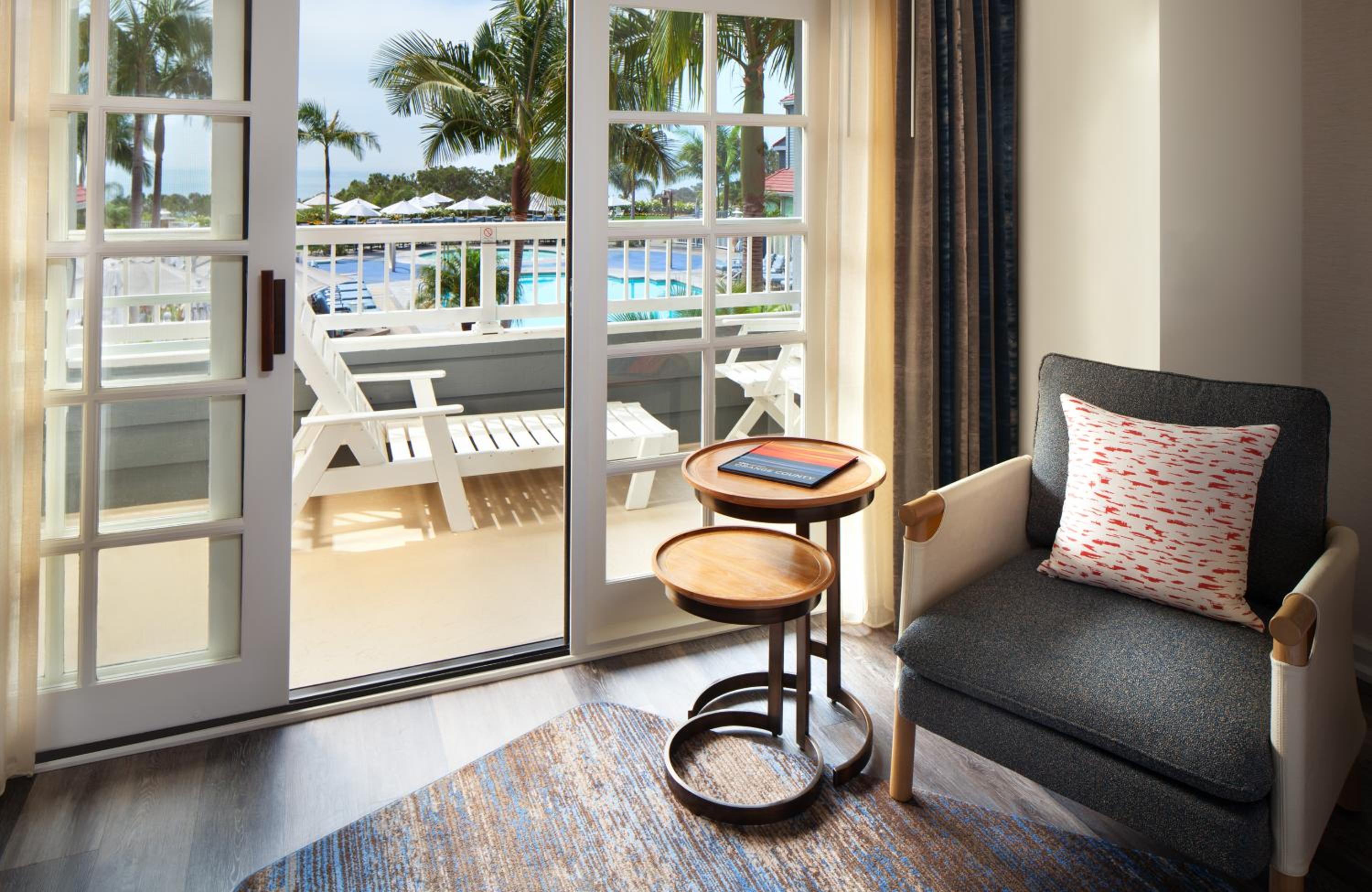King Room with Adapted Tub, Patio and Pool View - Mobility Accessible photo 1